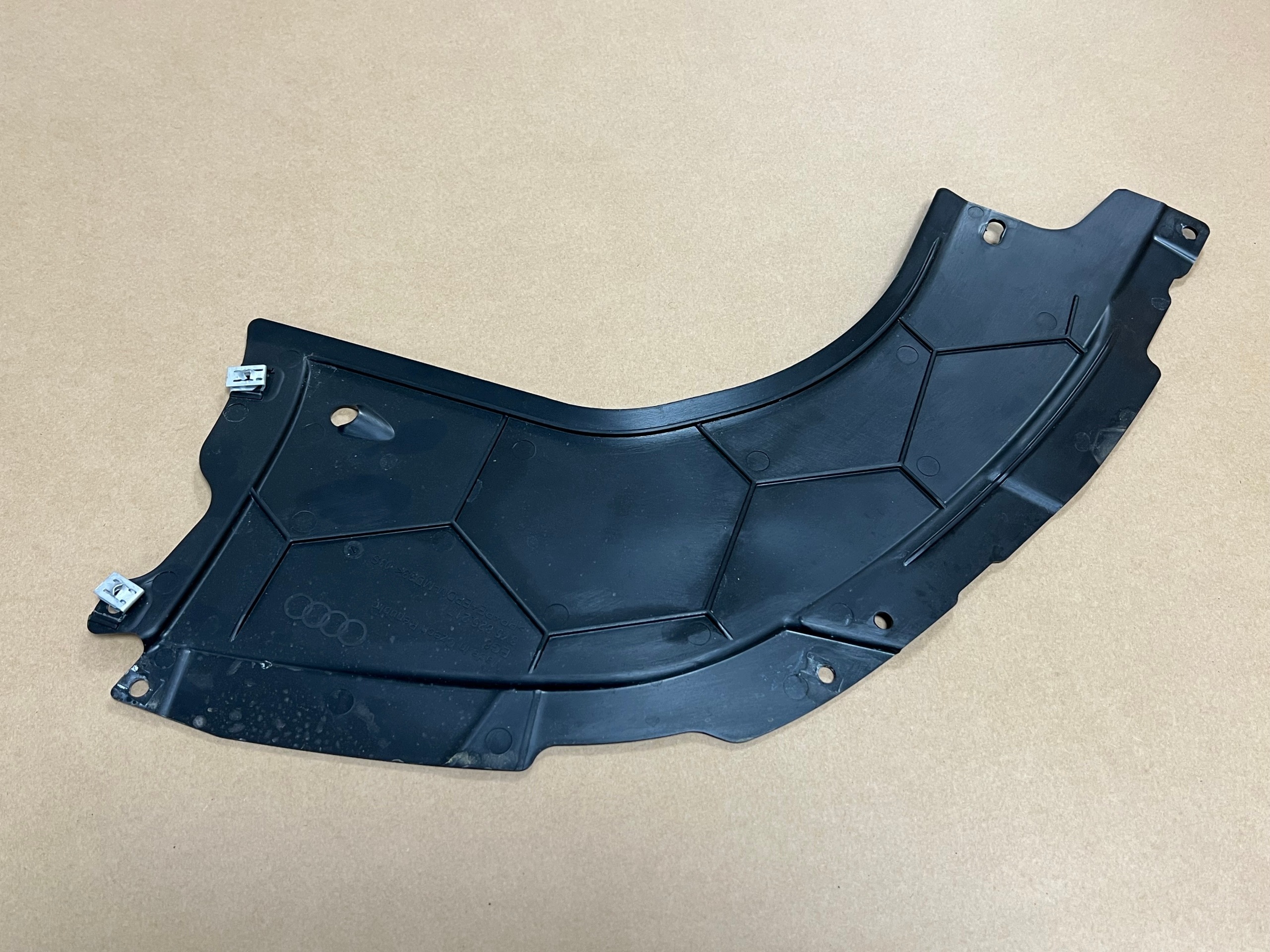 Audi A3 8Y Unterbodenschutz links hinten image 2