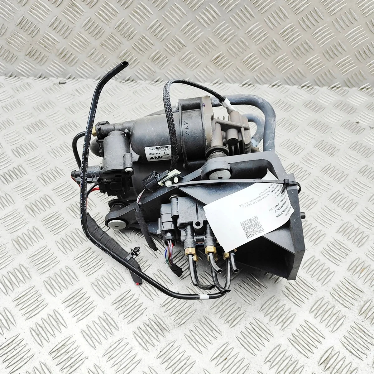 Compresseur suspension Aston Martin DBX image 2