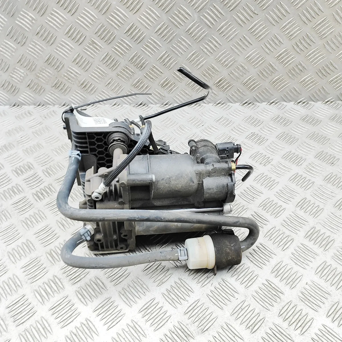 Compresseur suspension Aston Martin DBX image 3