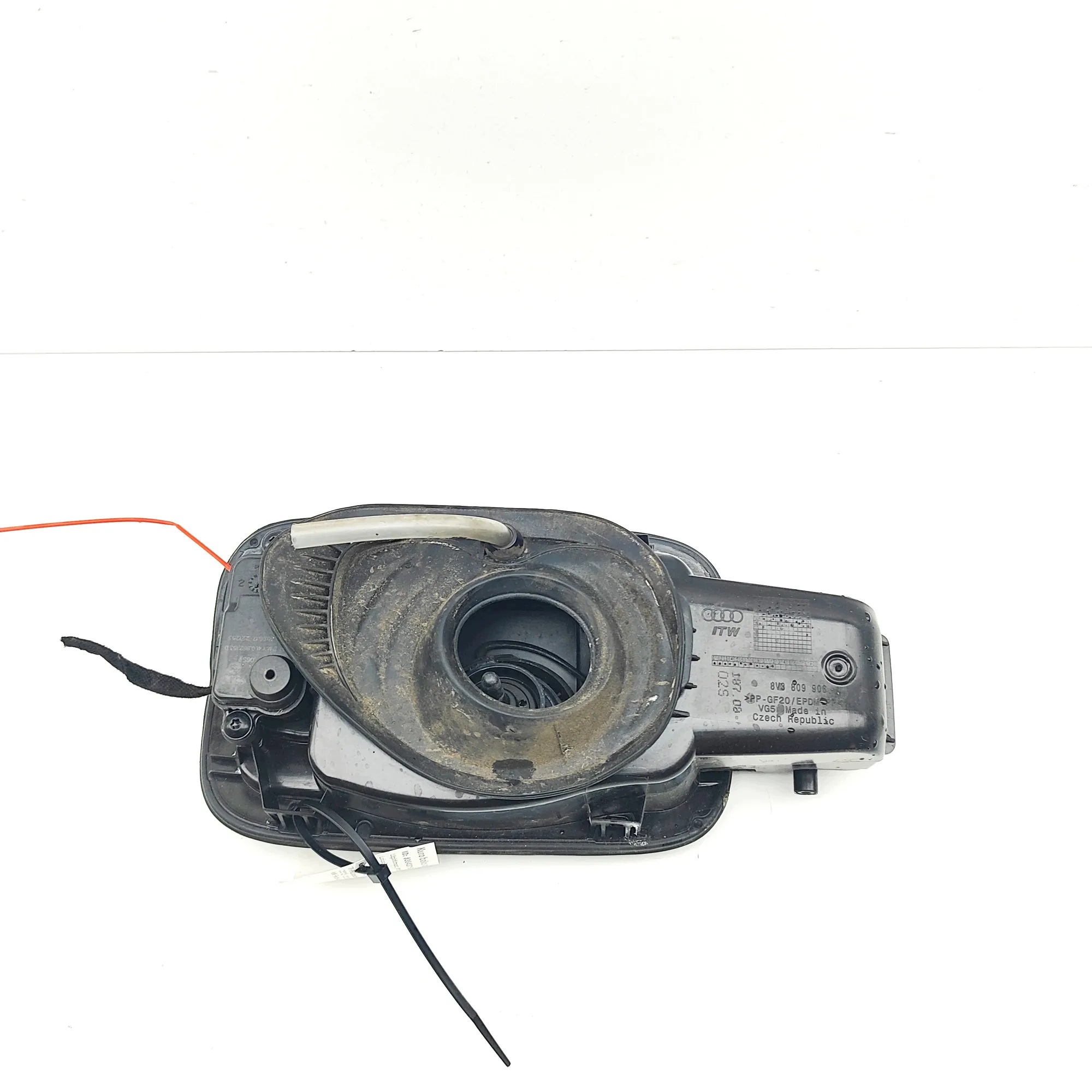 Trappe à carburant Audi A3 Sportback 8V 8V3809906D image 3