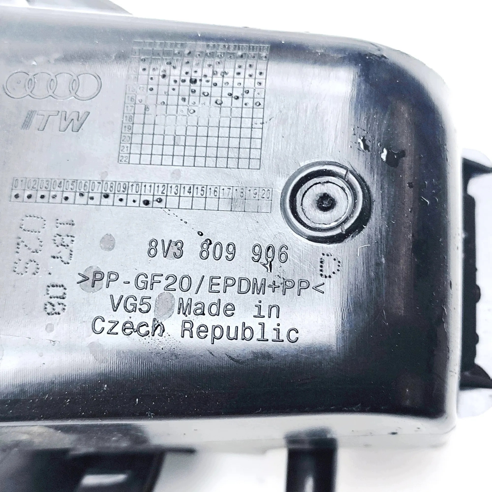 Trappe à carburant Audi A3 Sportback 8V 8V3809906D image 8