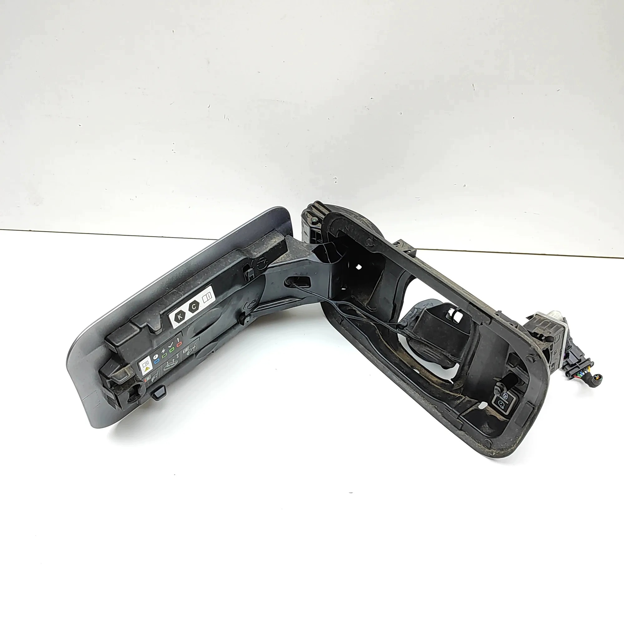 Polttoainesäiliön luukku Toyota Proace City Verso SU001B3481