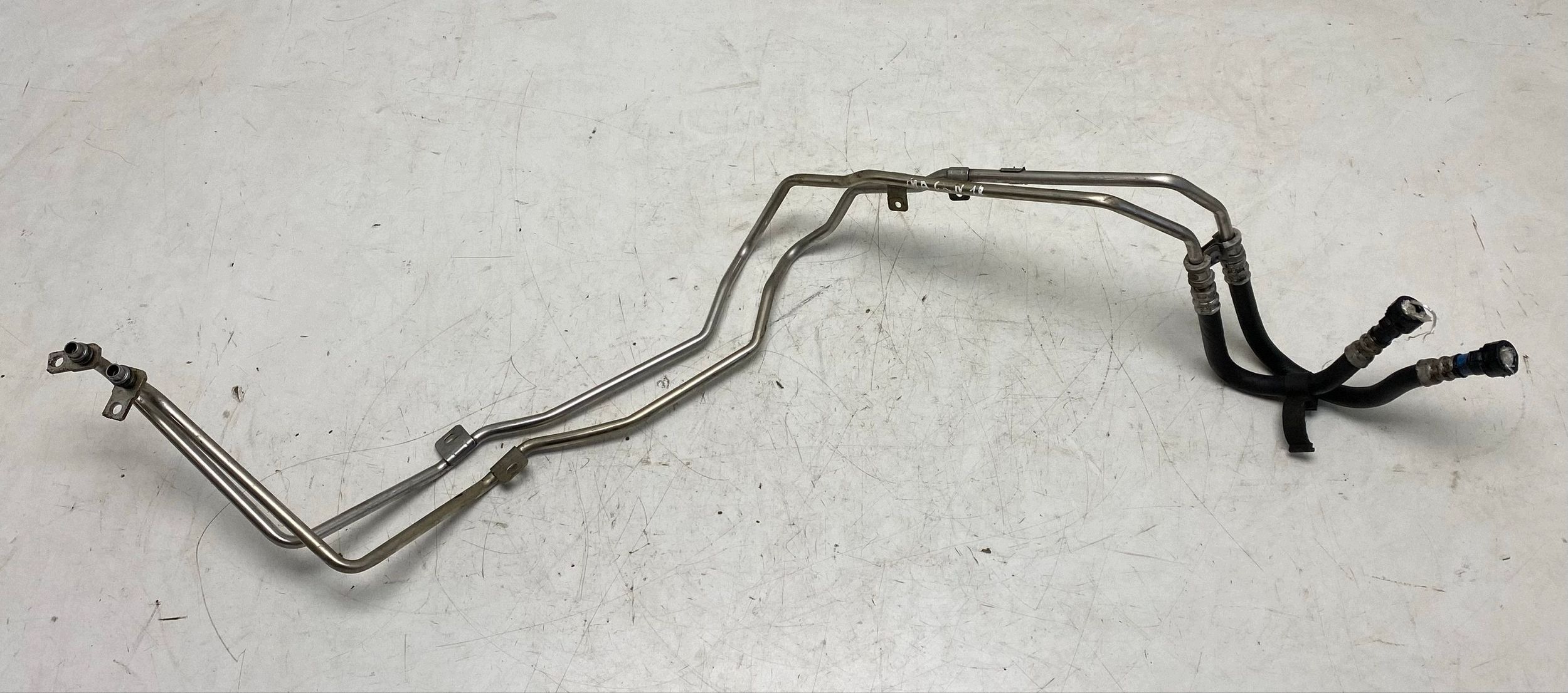 Porsche Macan 95B Conduit de refroidisseur d'huile DAL37680 image 2