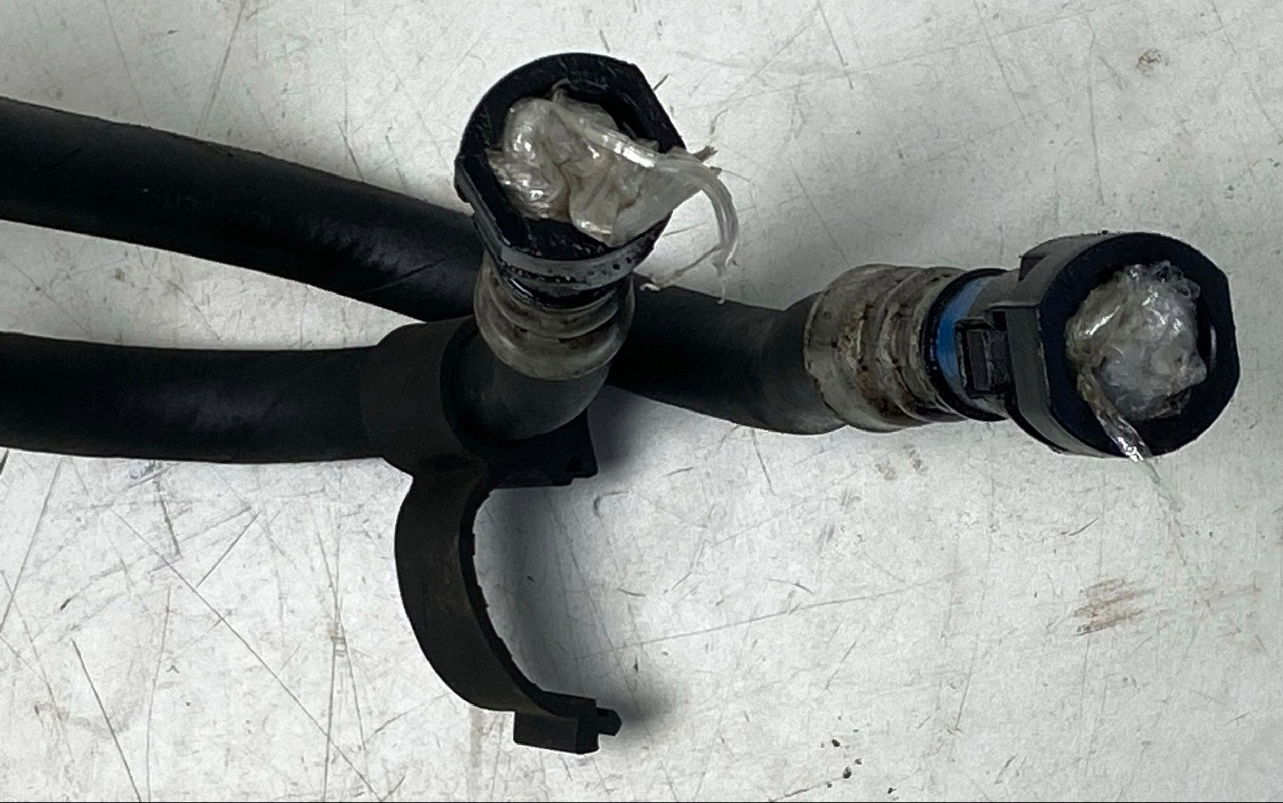 Porsche Macan 95B Conduit de refroidisseur d'huile DAL37680 image 4