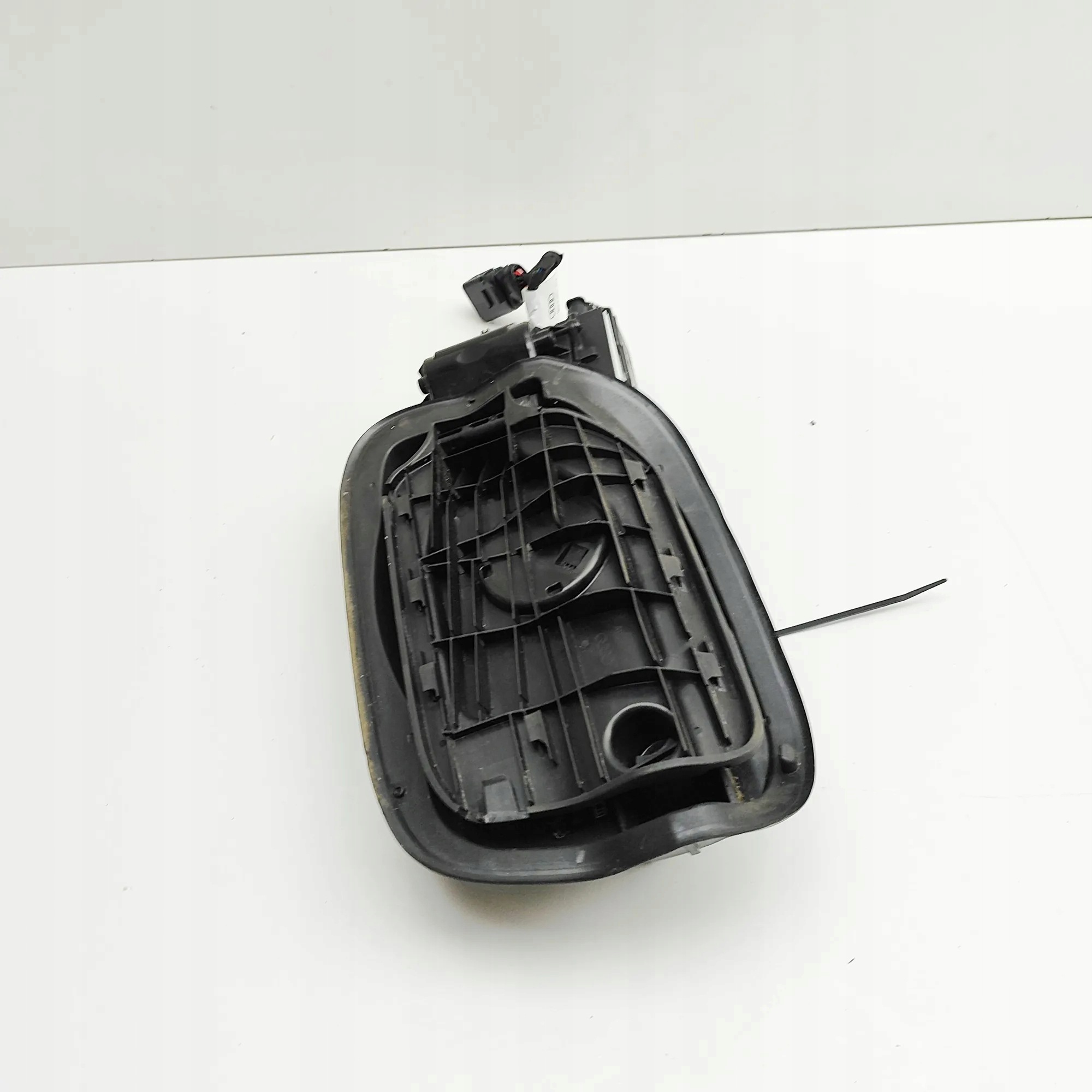 Bränsletankslock Audi Q6 e-tron 2024 OEM 85H810001A image 4