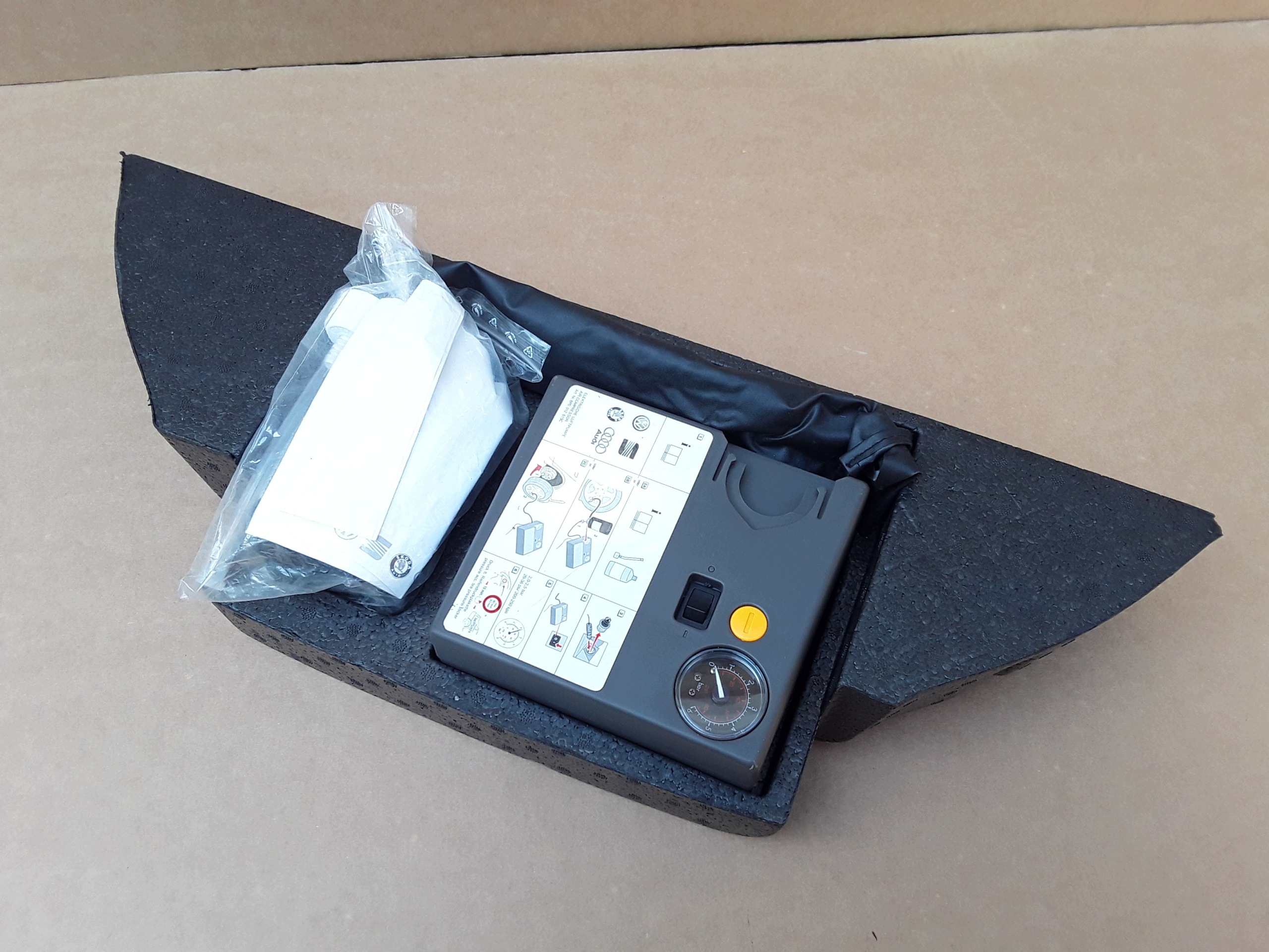 Kompressori styrofoam liima VW Touran II 2013