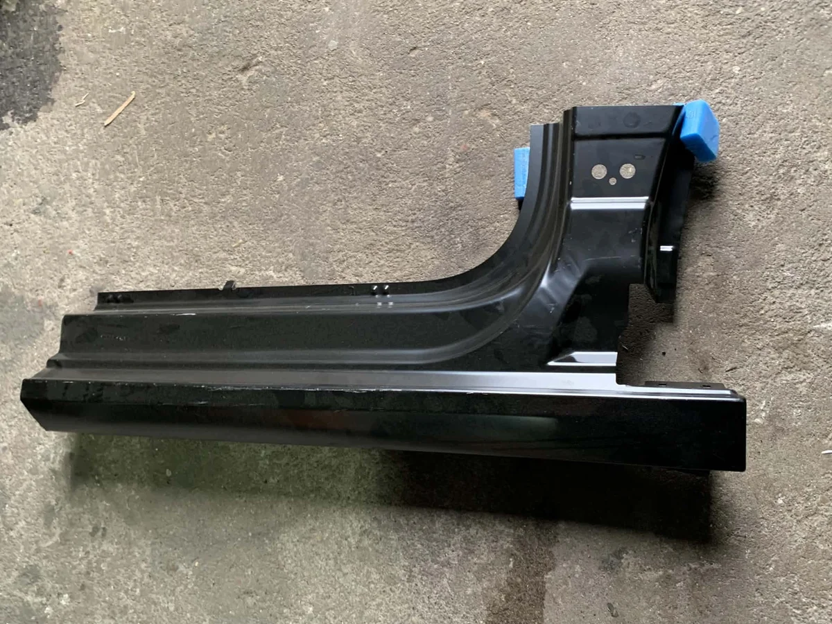 Opel Astra L VI höger tröskelplåt OEM 1682948680