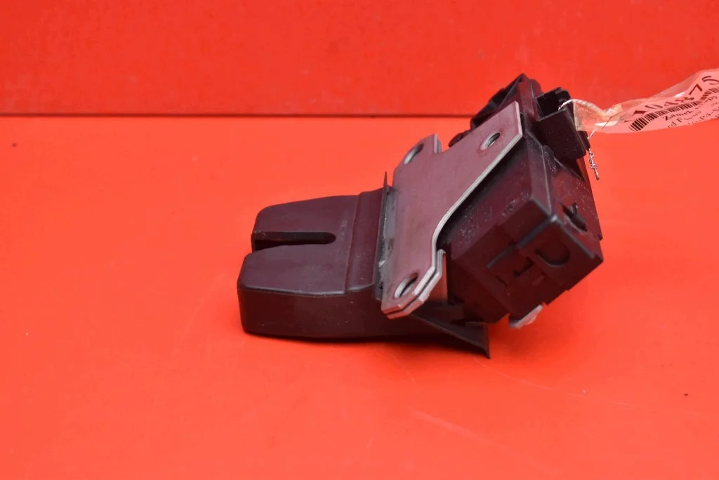Serrure hayon Ford Focus MK2 5D HB 04-08 image 4