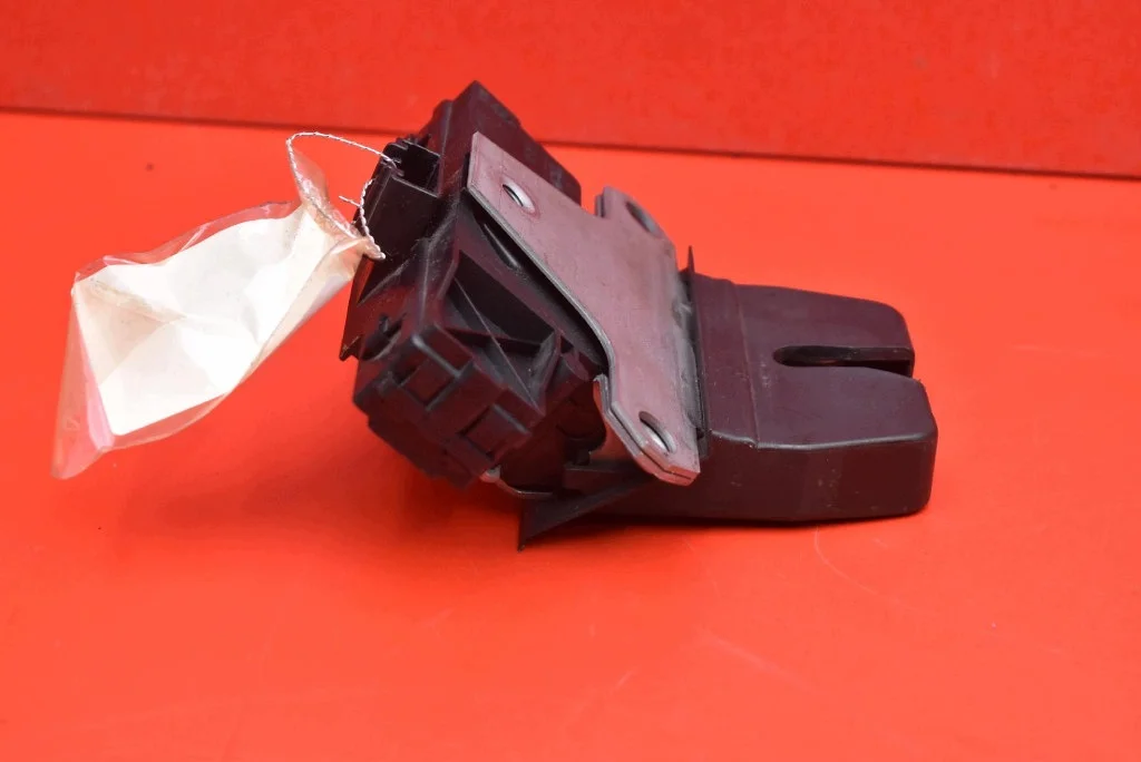 Serrure hayon Ford Focus MK2 5D HB 04-08 image 6