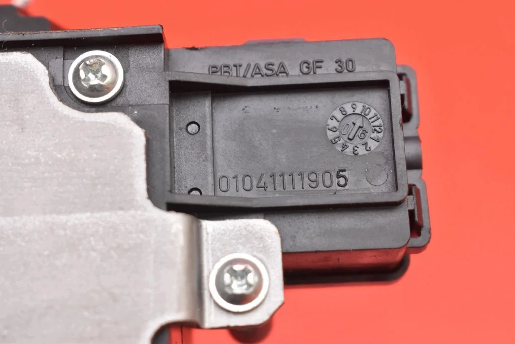 Serrure hayon Ford Focus MK2 5D HB 04-08 image 8