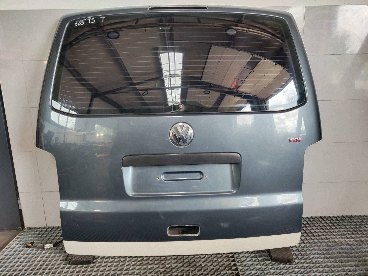 Capot de coffre arrière VW Transporter T5 (AOP49043) image 2