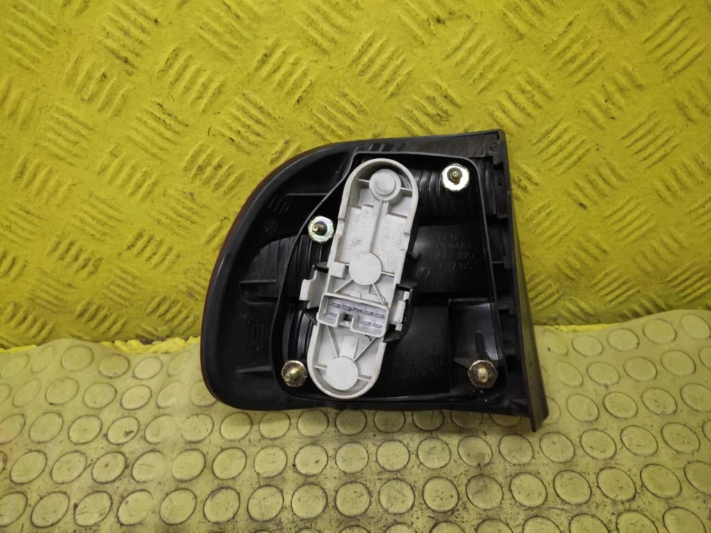 Volvo V40 takavalo, oikea, 30887334