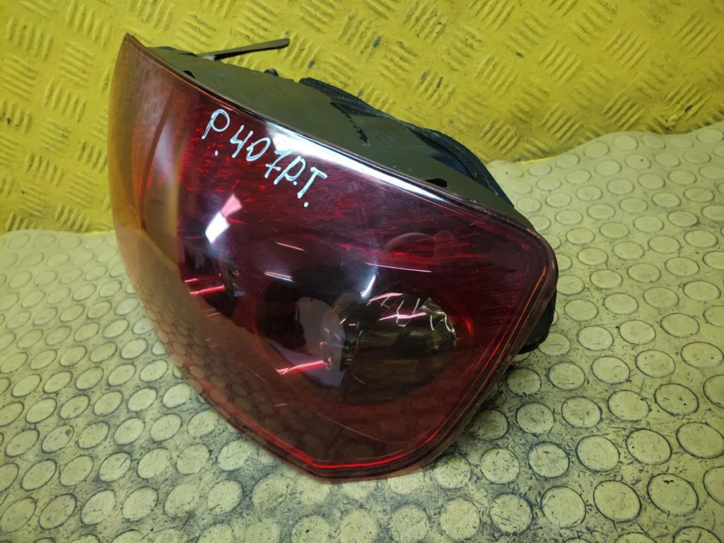 PEUGEOT 407 Takavalo Oikea Käytetty 085501937RB