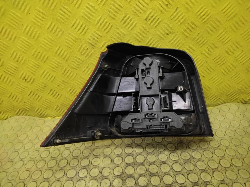 VW Golf IV Lampe Arrière Droite 1J6945112S image 3