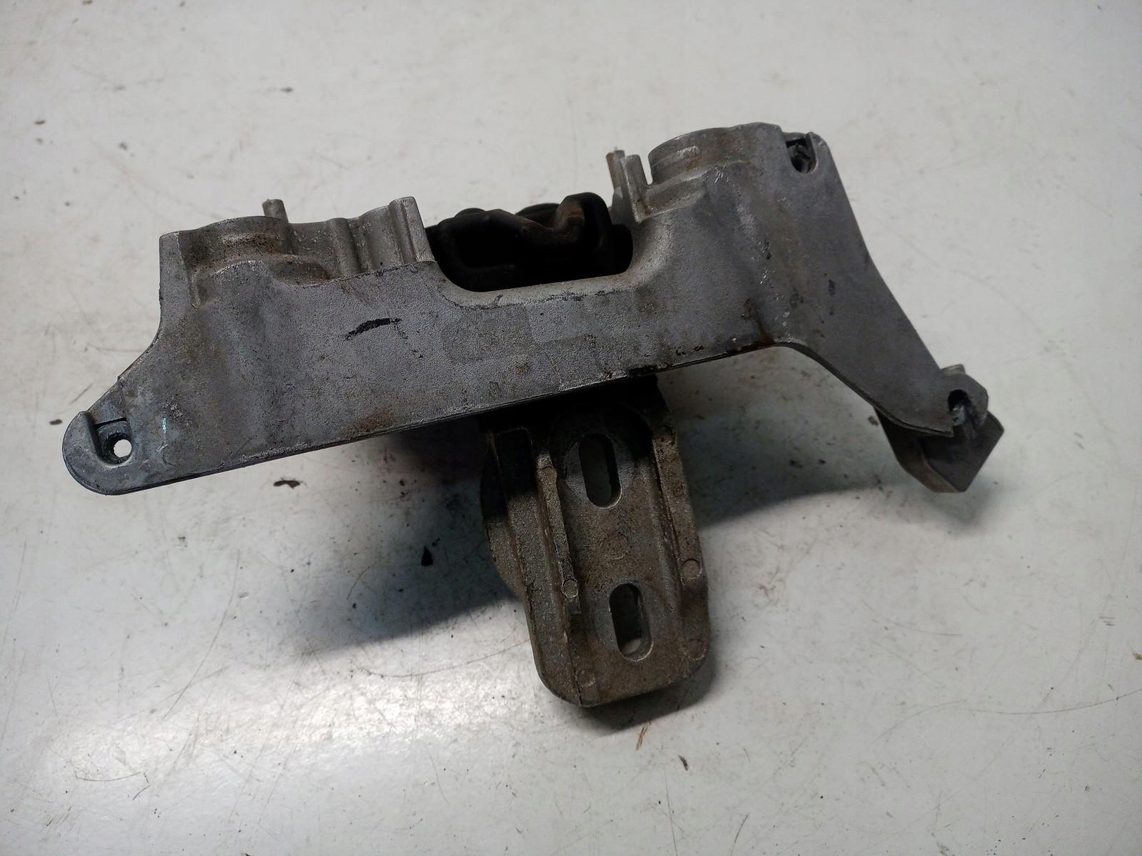 Support boîte Peugeot 208 2008 II 1.2 THP 9824312980