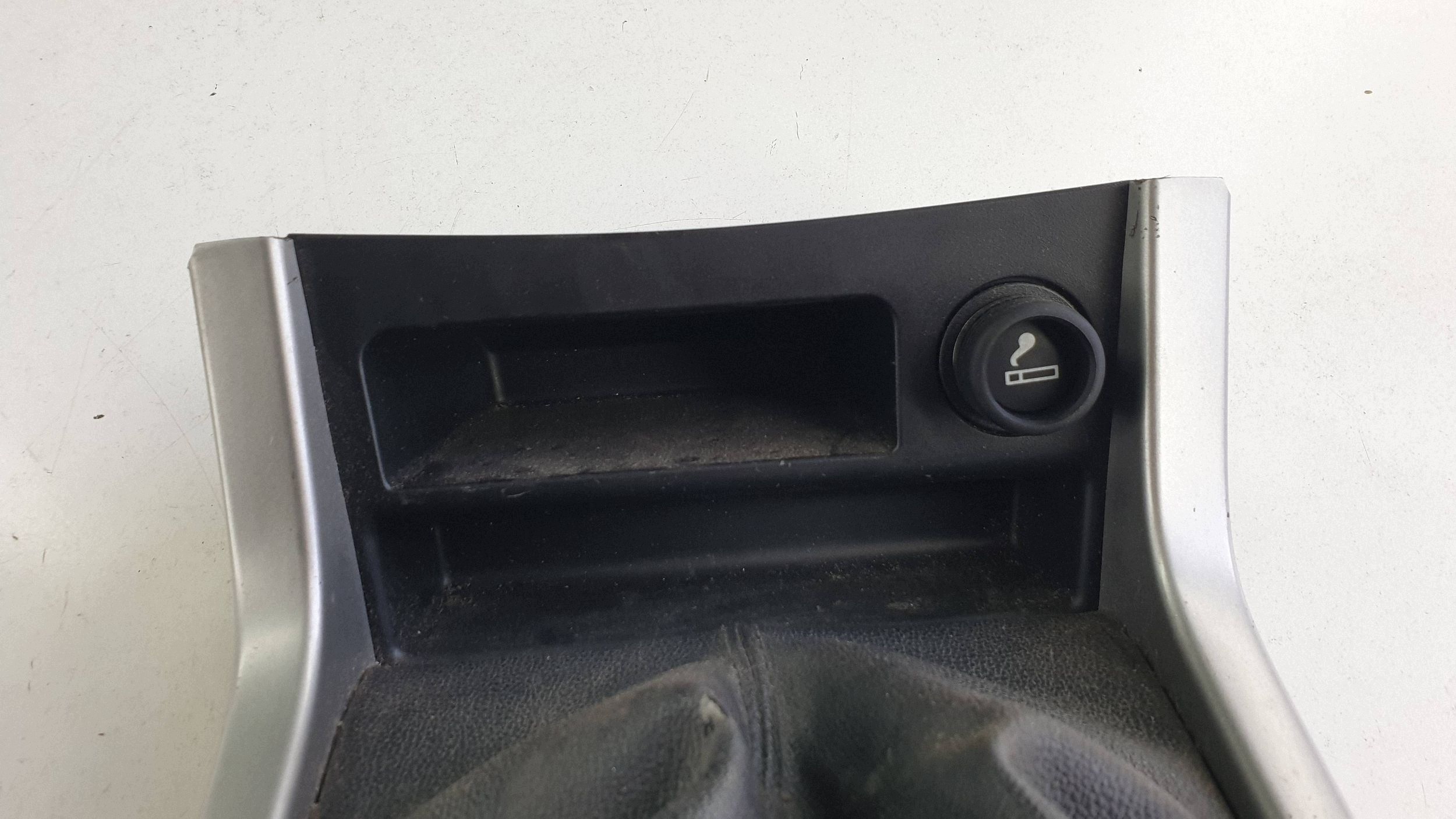 Console Isuzu D-Max II com Tomada Isqueiro image 3