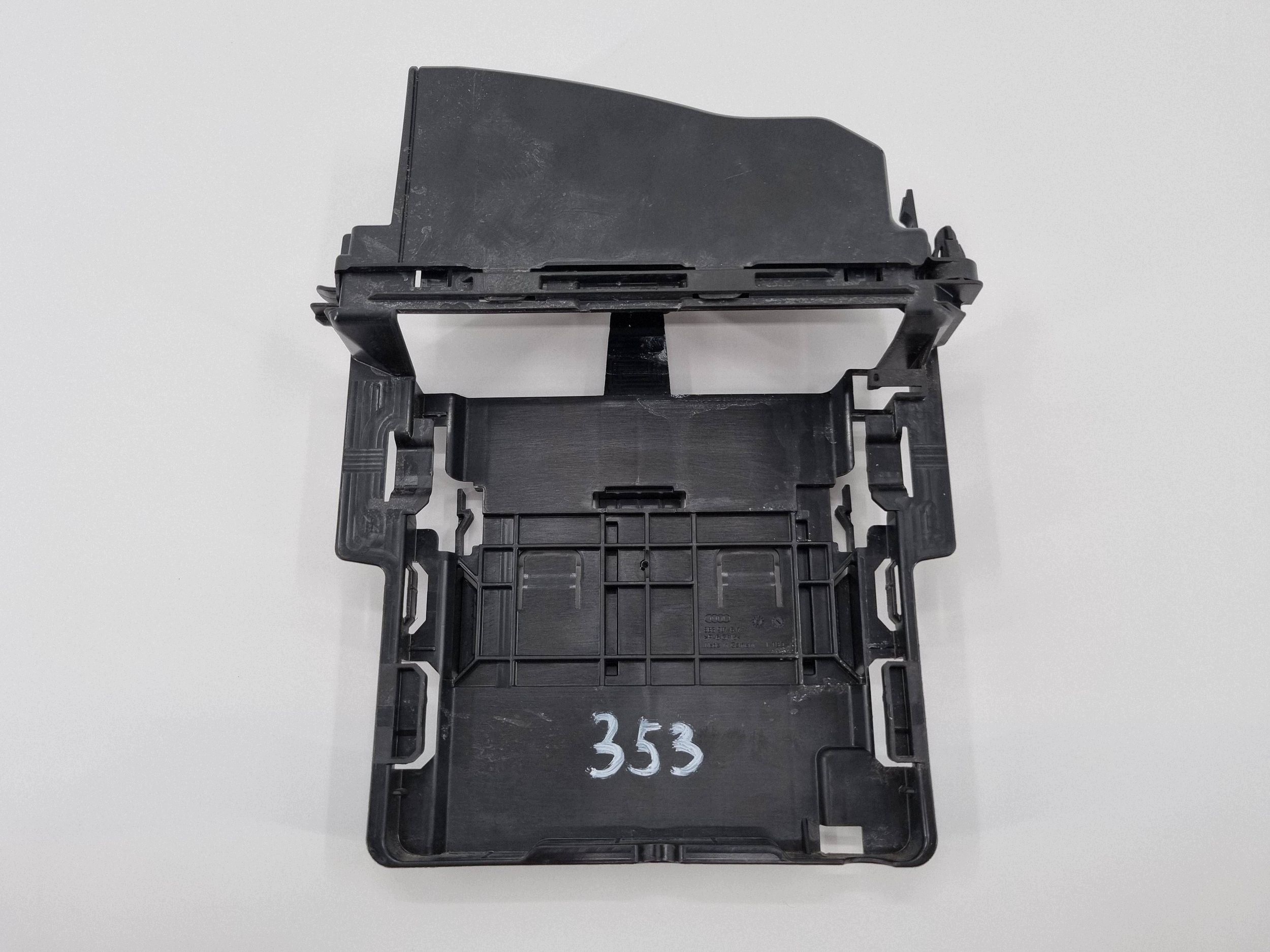 Soporte ECU Audi A5 2025 8B3907647A image 2