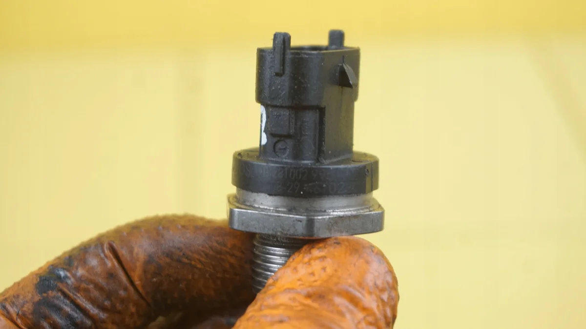 Kraftstoffdrucksensor Volvo V70 V60 XC70 image 4