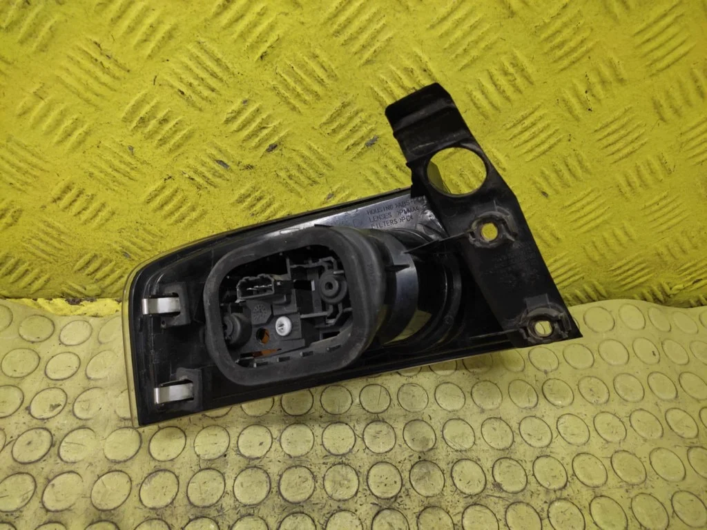 Luz trasera derecha Seat Ibiza III 6L6945096 image 3