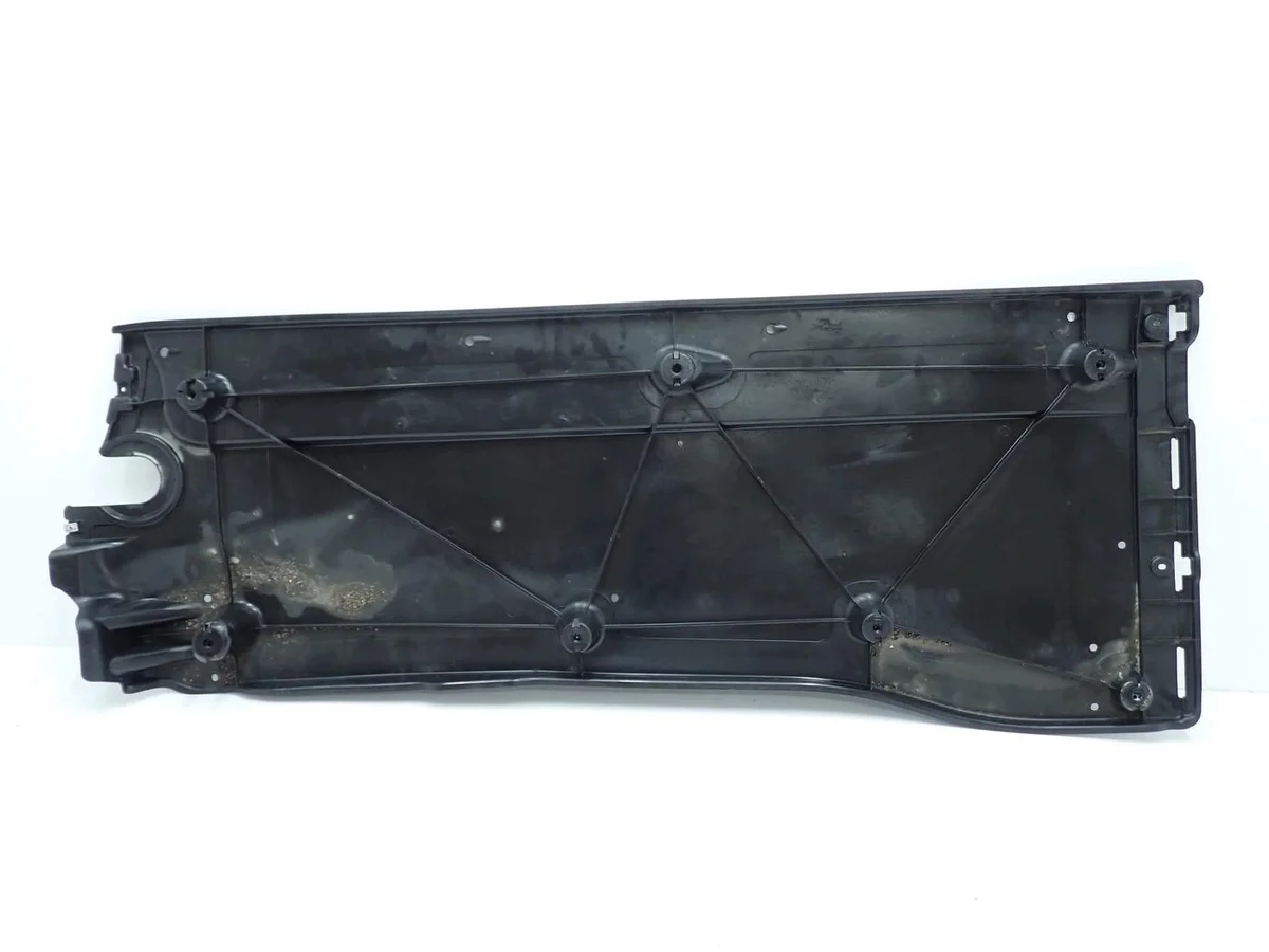 Pohjapanssari Oikea VW Touran 5QA825202D