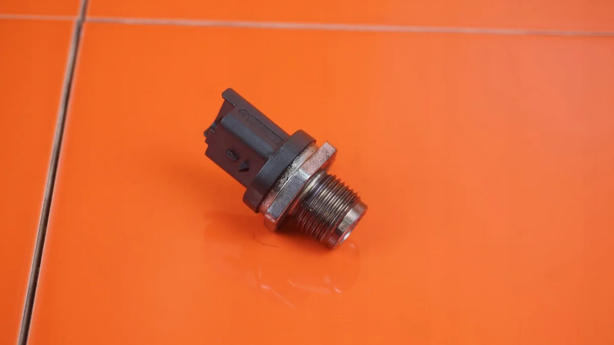 Sensor Presión Combustible Land Rover Freelander 2.2 TD4 image 3