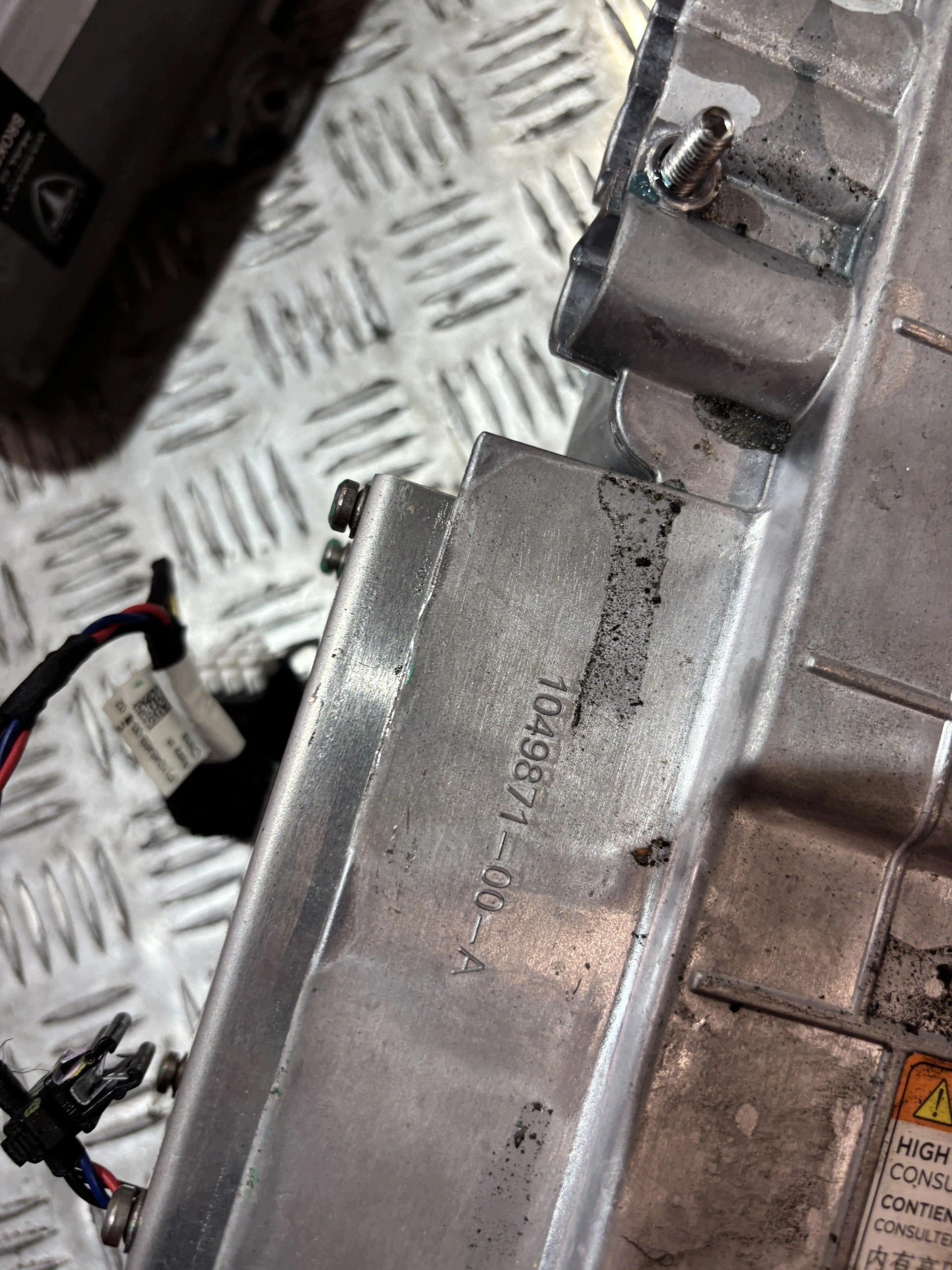 Convertisseur Tesla Model S 12V OEM 1049868-00-C image 3