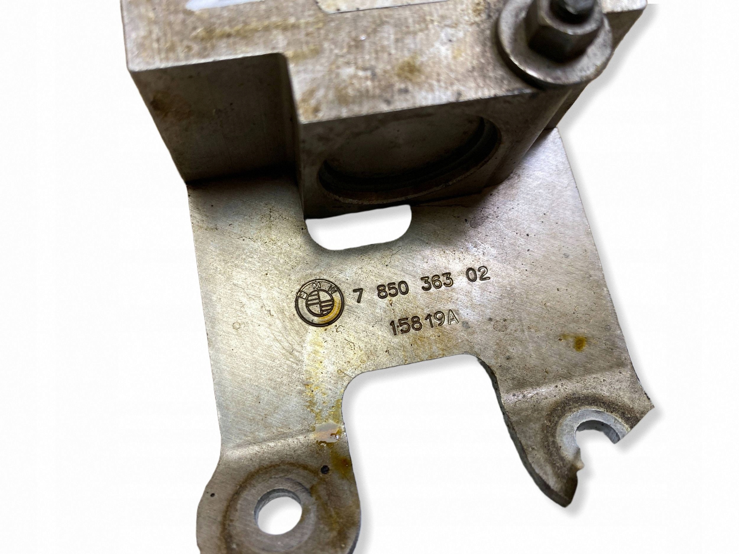 BMW 5 F10 F11 2011 Ölkühler Getriebe OEM 7592723 image 5