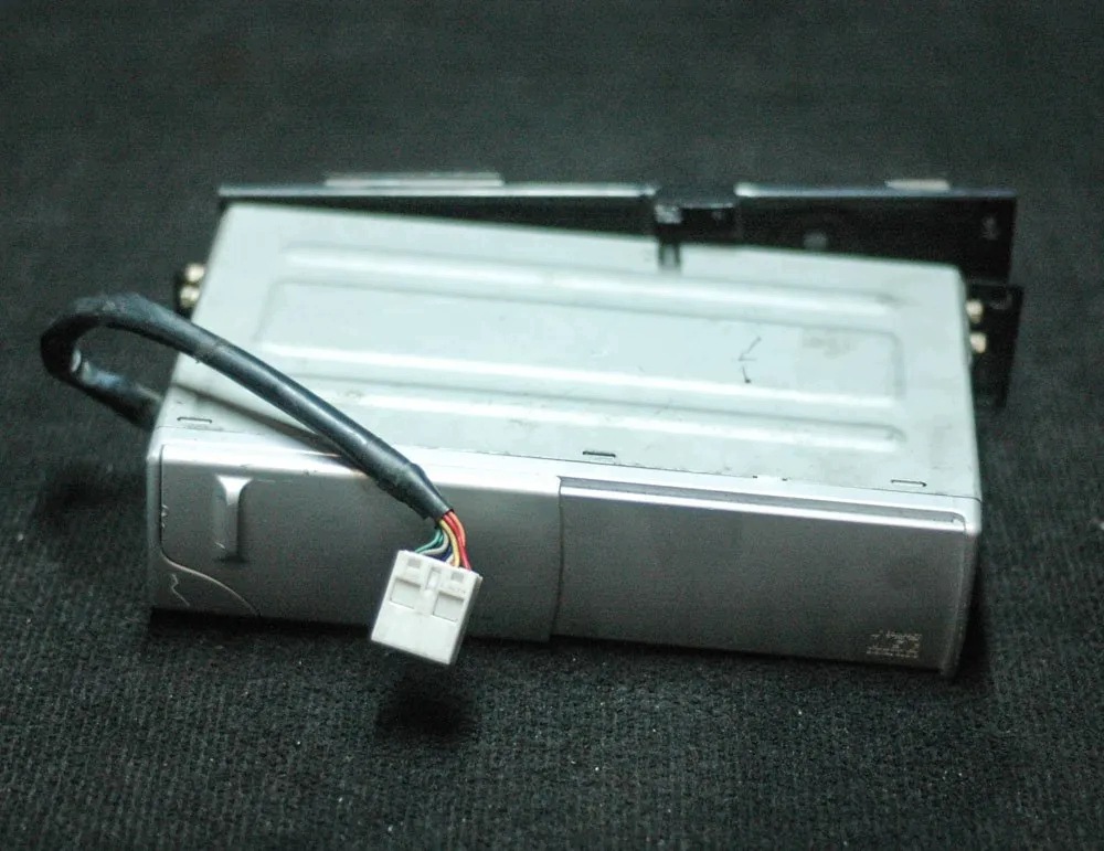 Changeur CD Nissan Primera P11 OEM 281842F010 image 2