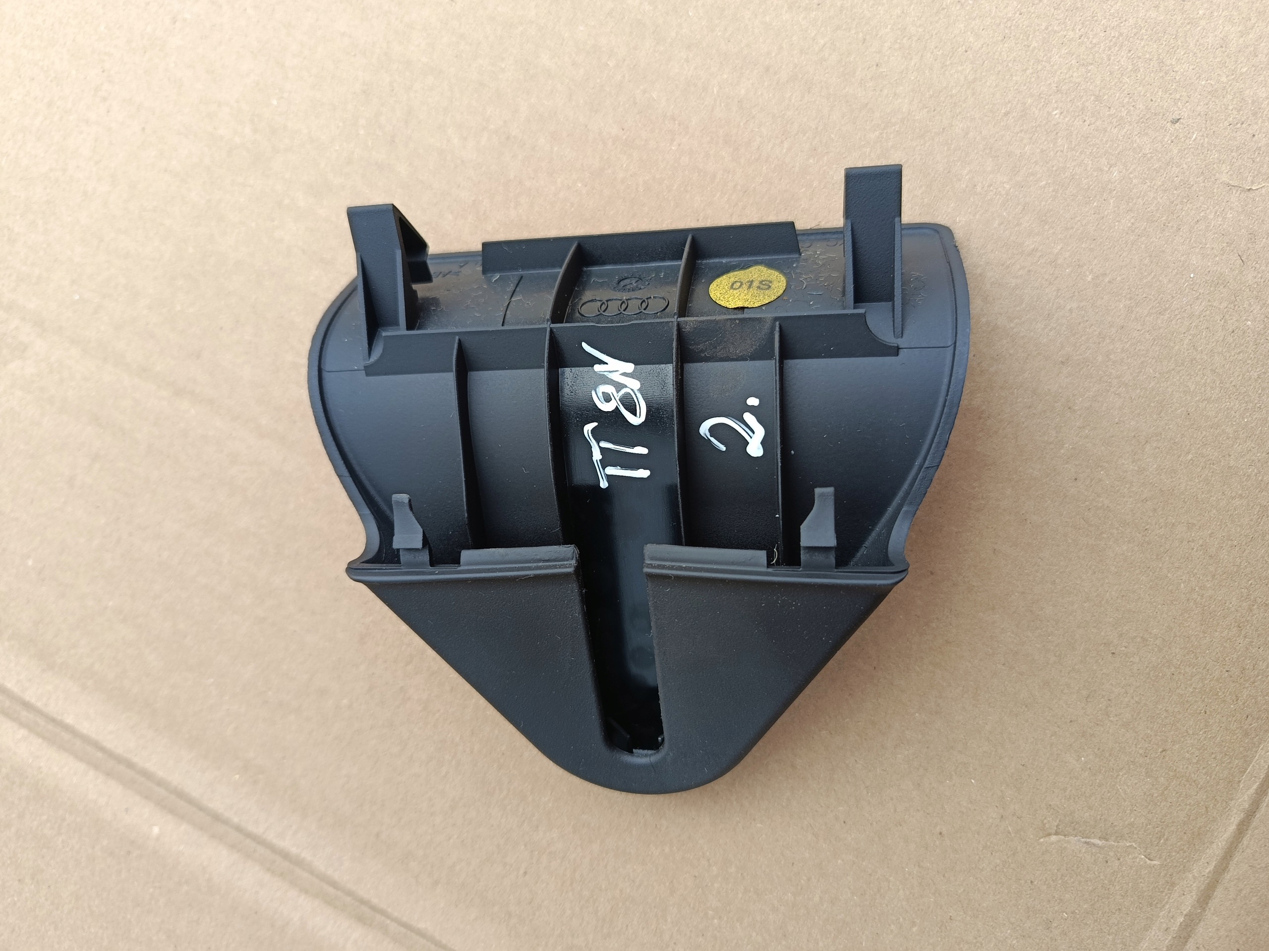 Audi TT 8N luukun salvan suojus