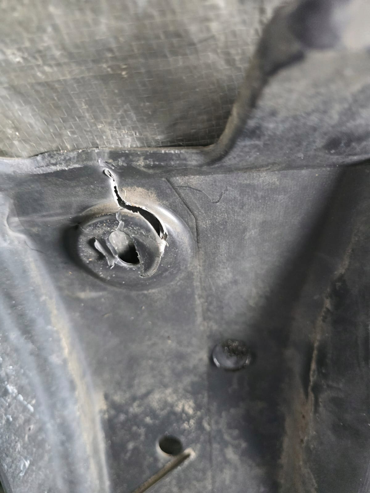 Audi A1 8X 6R0825202A cache sous moteur droit image 7