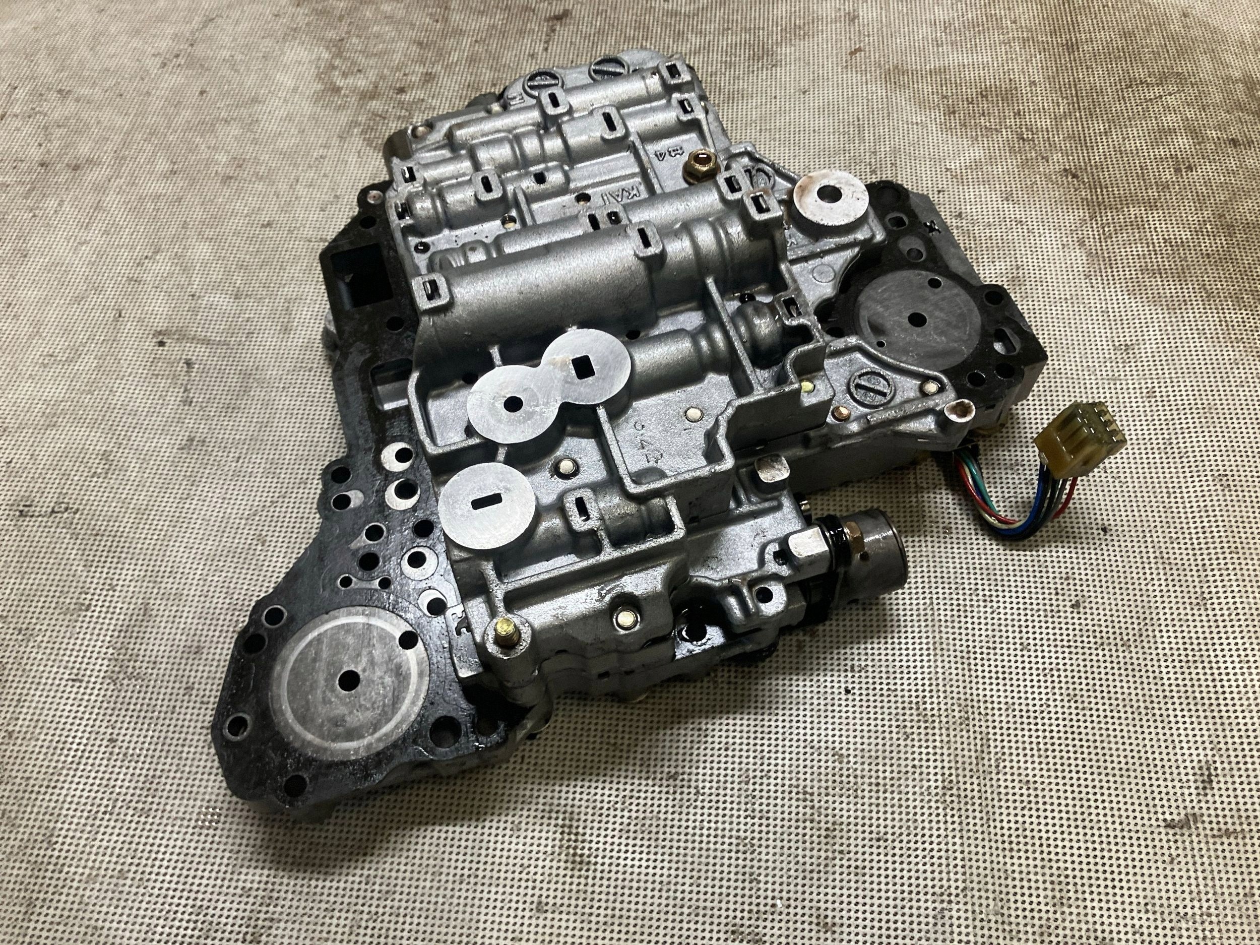 Mechatrônica Nissan Note E11 2013 Usado OE ERN90599 image 10