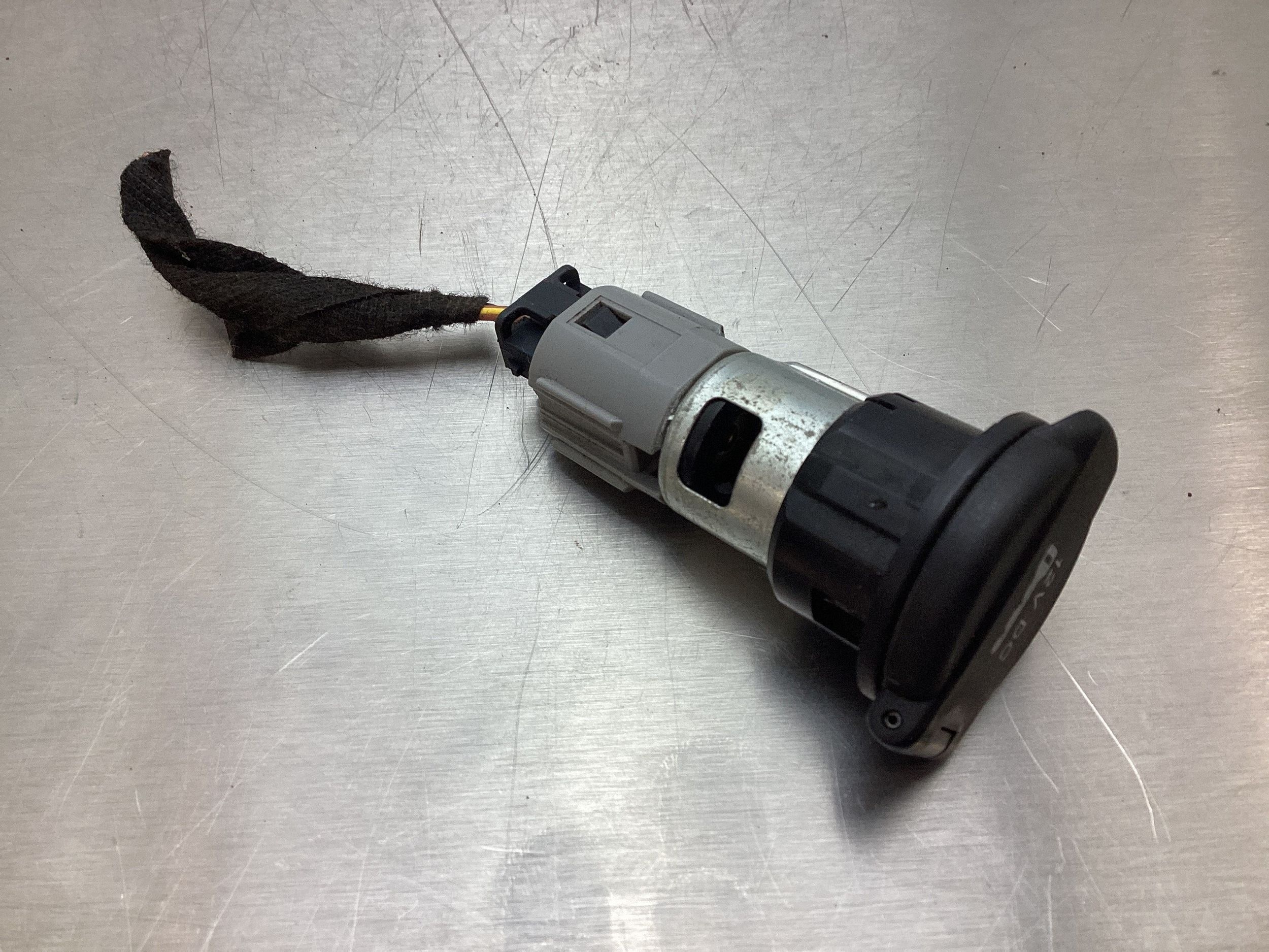 Isqueiro Fiat Freemont MBL29475 Usado