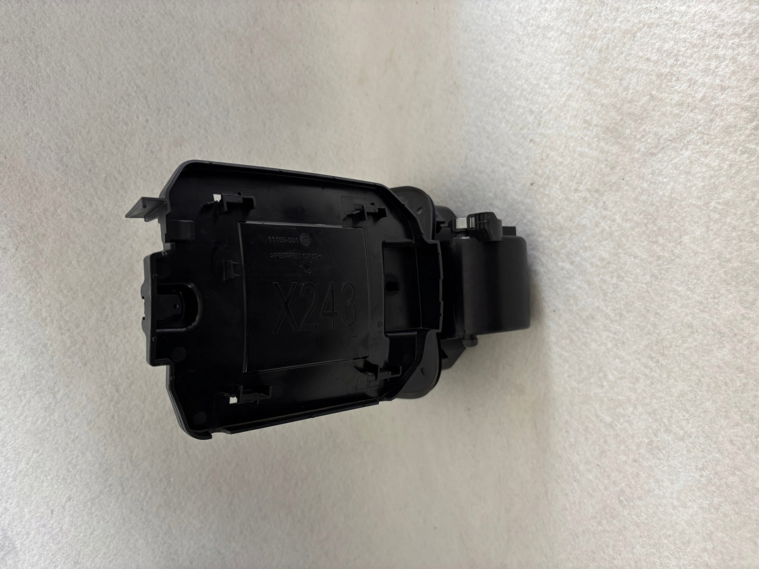 Mercedes-Benz EQB Trappe de Charge A2436303501 image 4