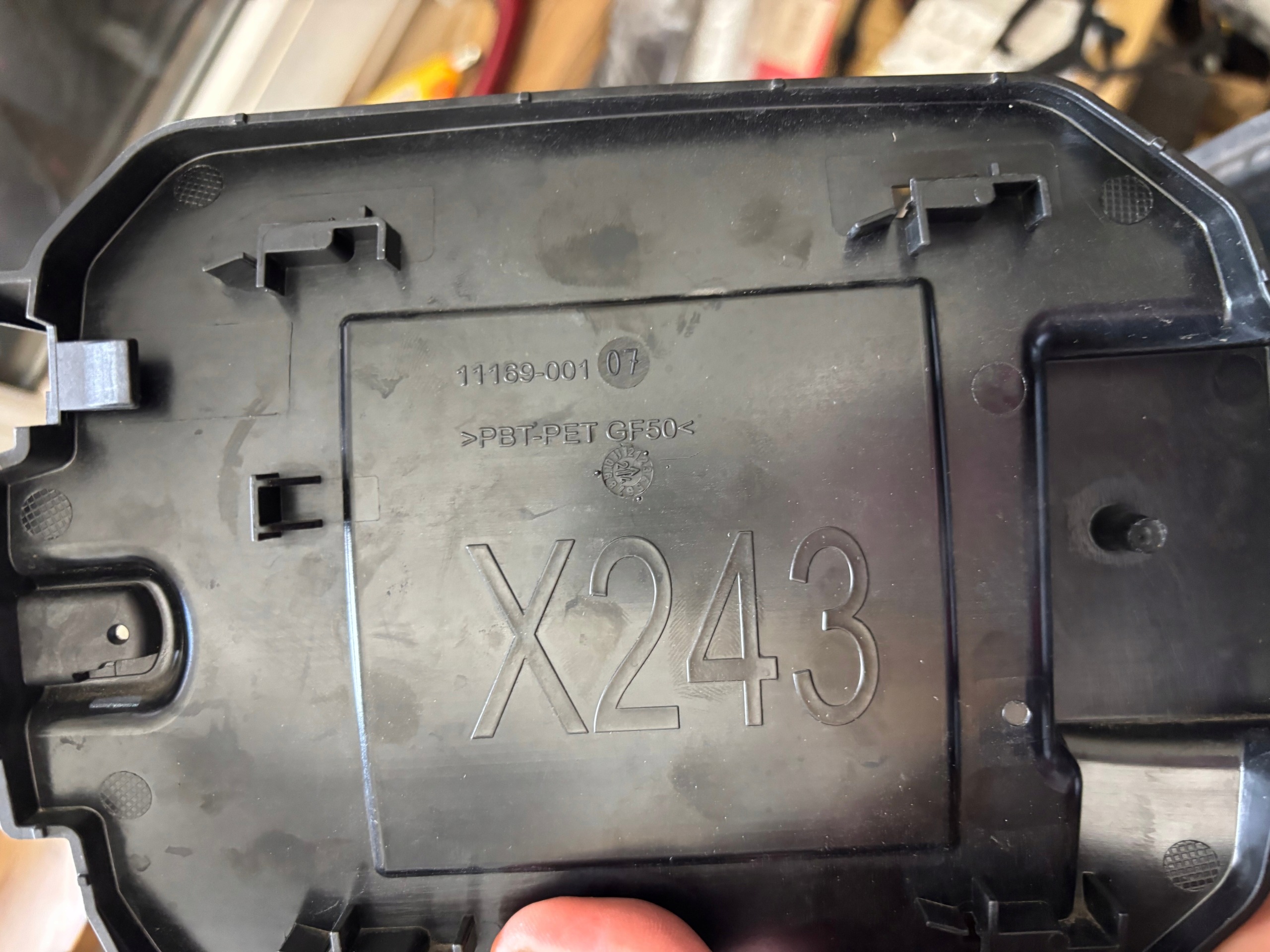 Mercedes-Benz EQB Trappe de Charge A2436303501 image 5