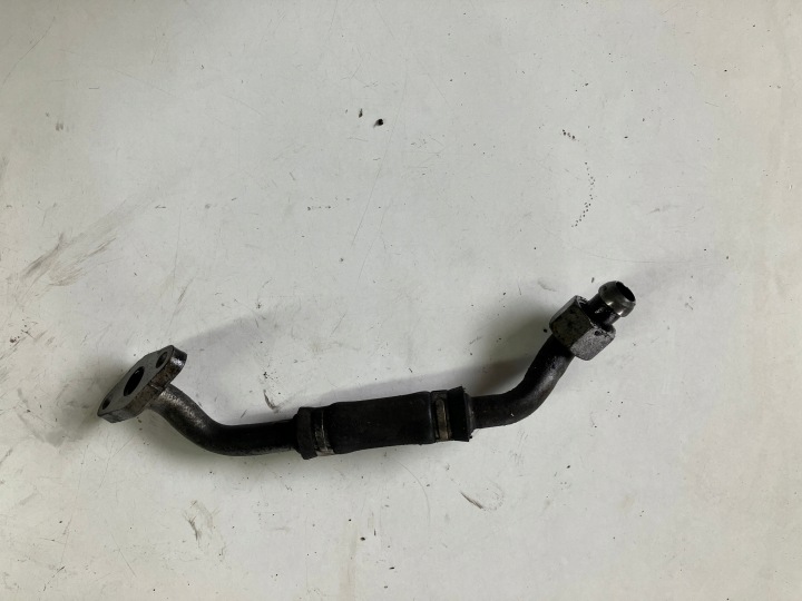 Öljyputki turbo 2.0 Tdi 143 hv CAG Seat Exeo 03L145736J