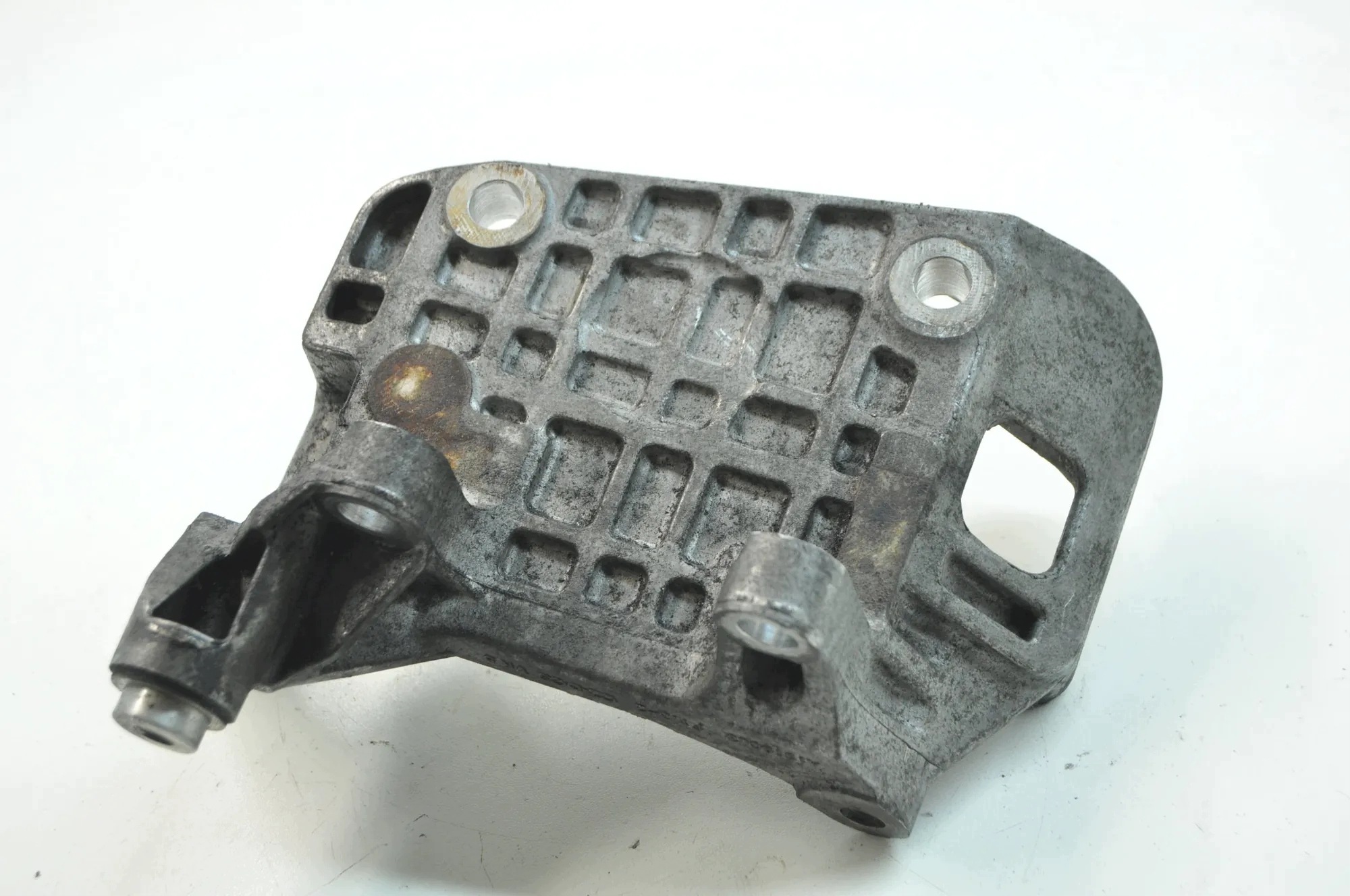 Ilmastointikompressorin kiinnike Audi A7 4GA/4GF image 3