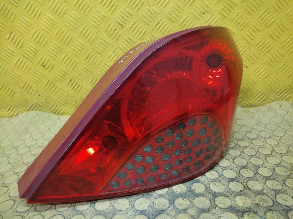 Peugeot 207 takavalo oikea 9649986580