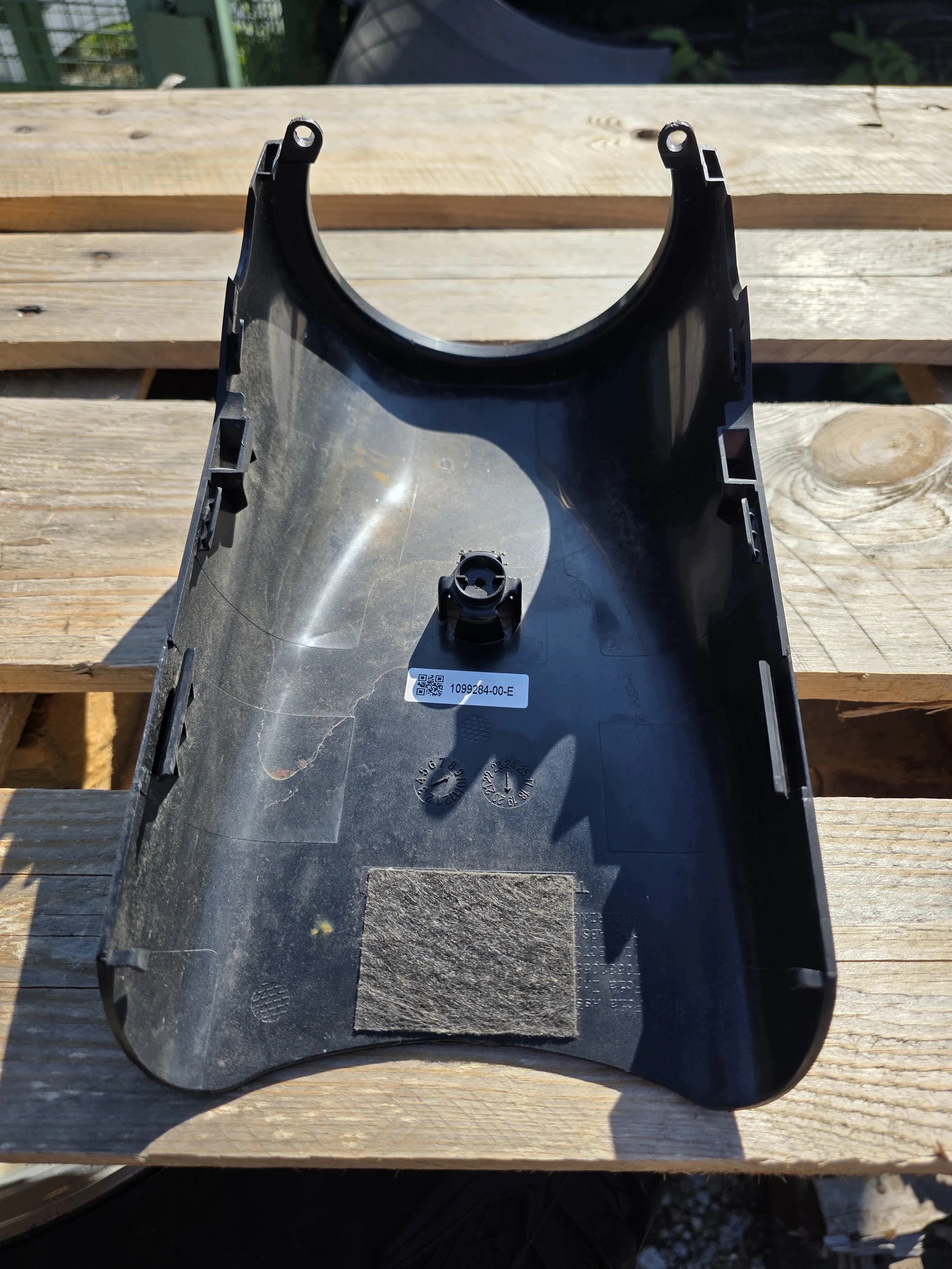 Ohjauspylvään suojus Tesla 3 109928400E