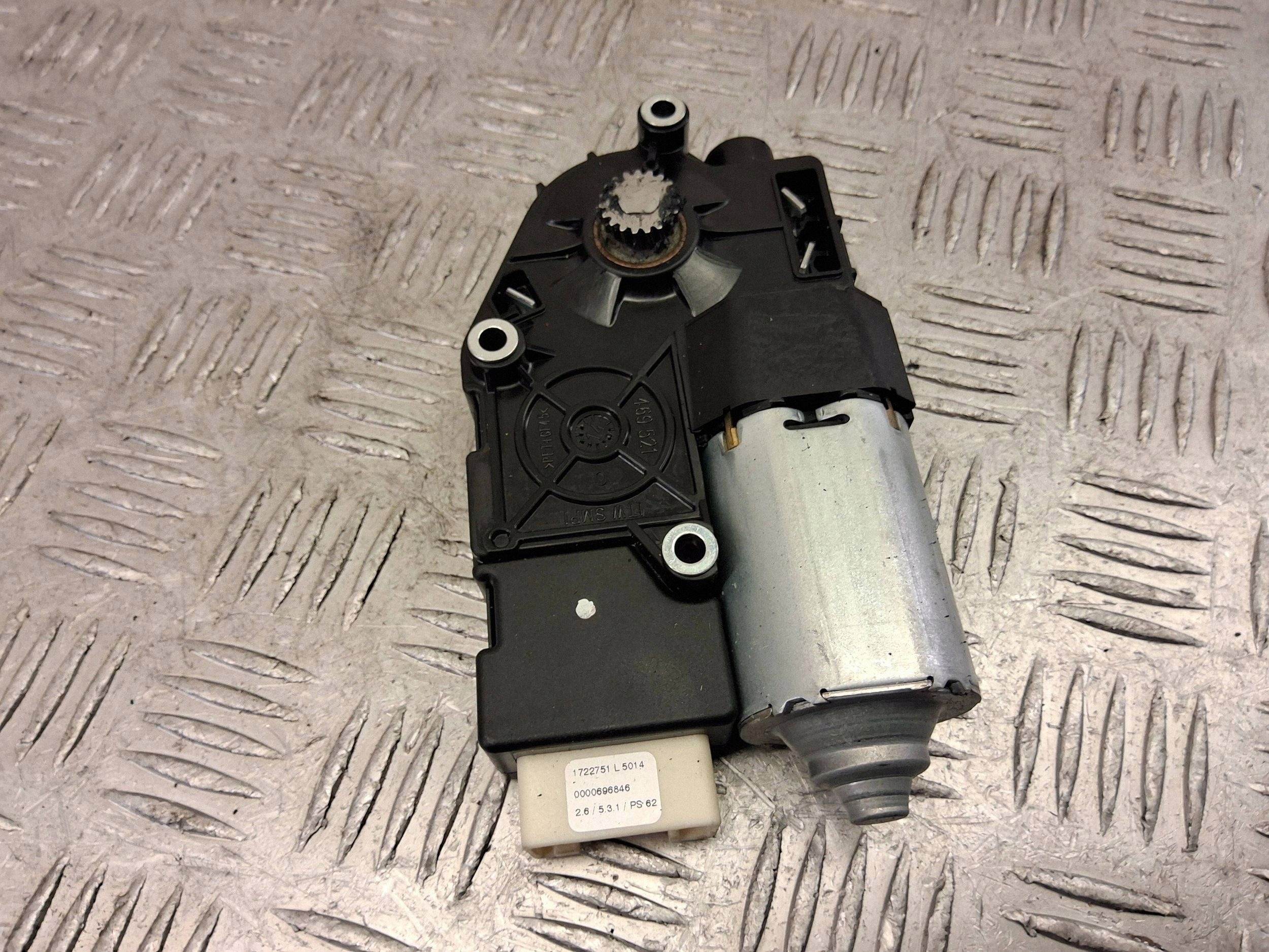 Mercedes C-Klasse W204 Schiebedachmotor A2079006600 image 10