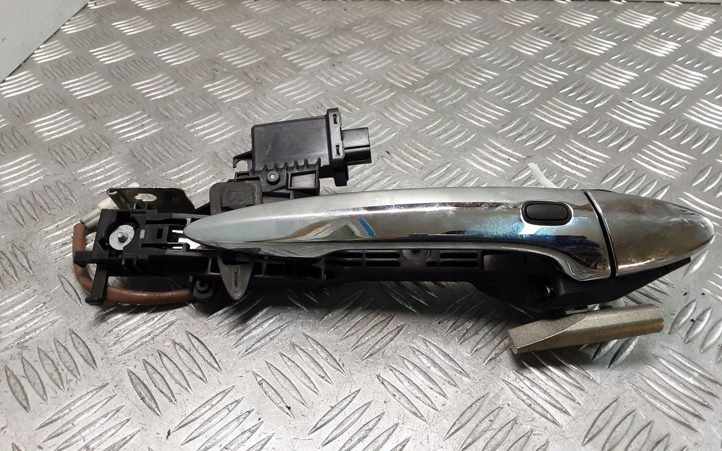 2008 Lexus LS 460 - 600H Rear Outer Door Handle 48411010720 image 2