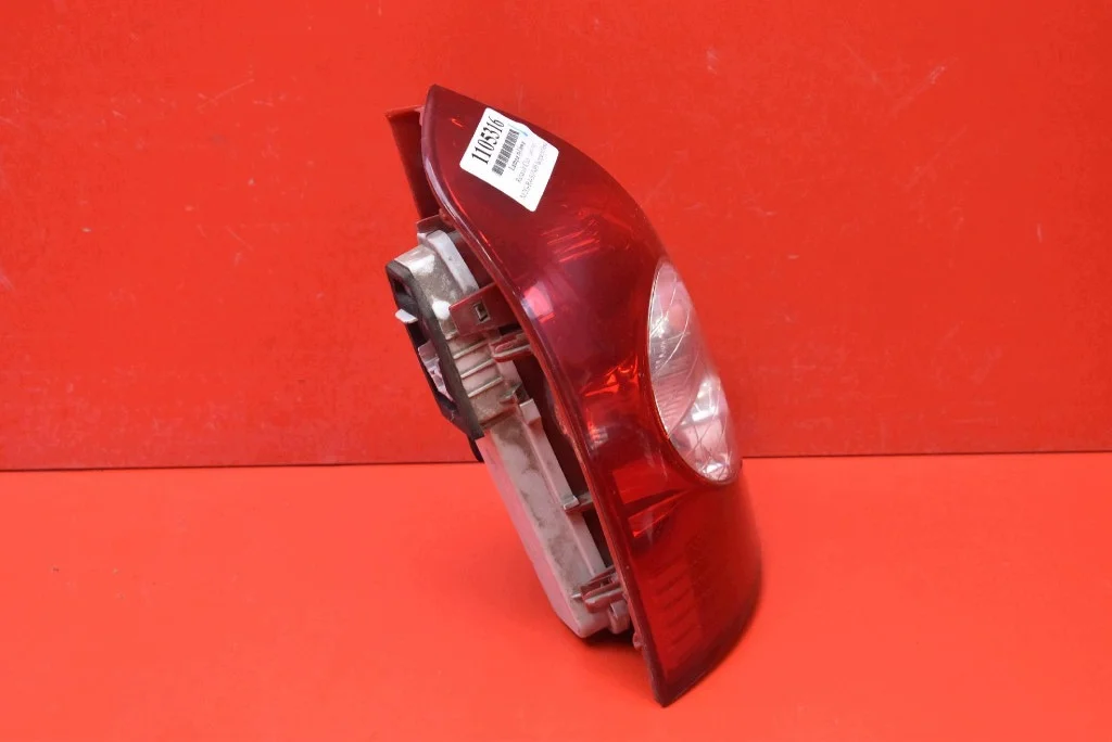 Luz trasera izquierda Renault Clio II 5D HB image 4
