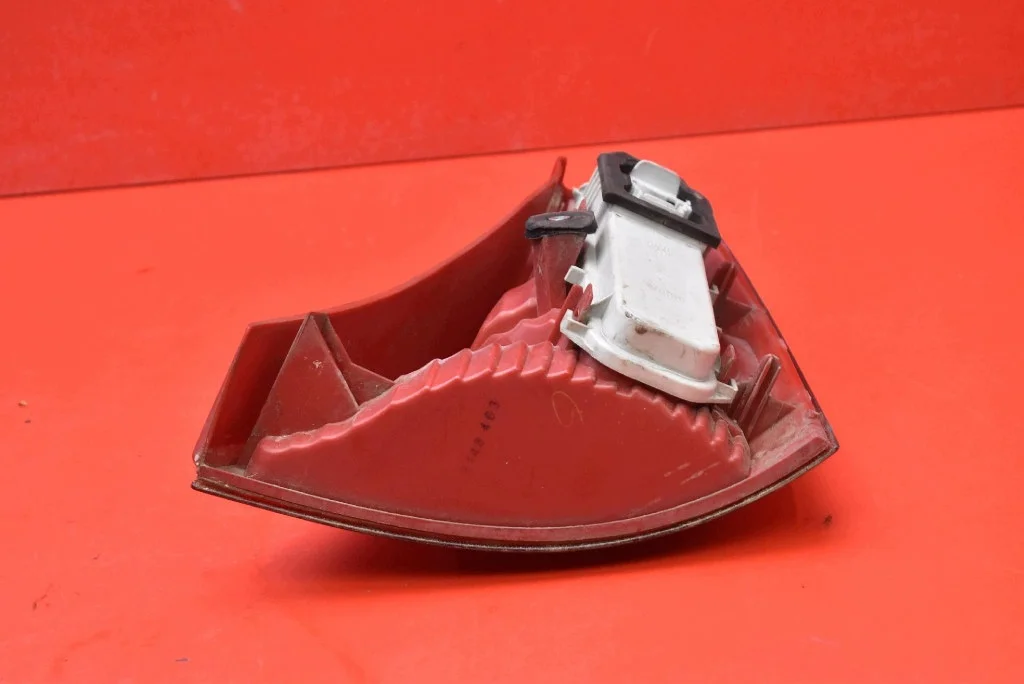 Luz trasera izquierda Renault Clio II 5D HB image 6