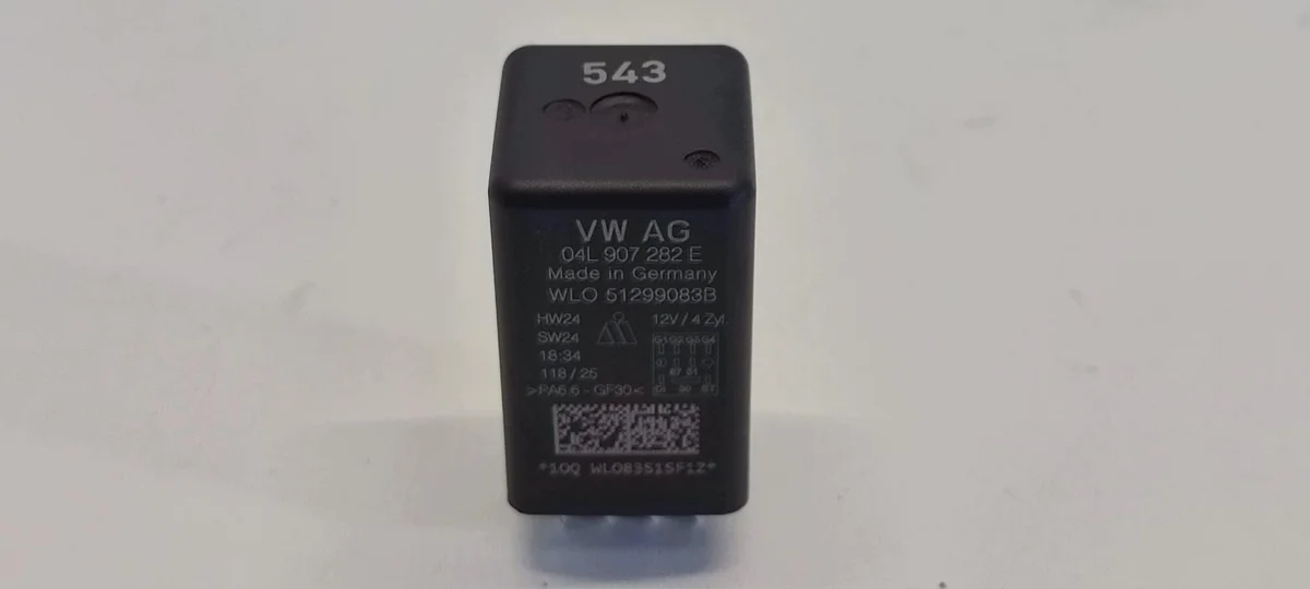 Relé de precalentamiento Skoda Superb 4 04L907282E