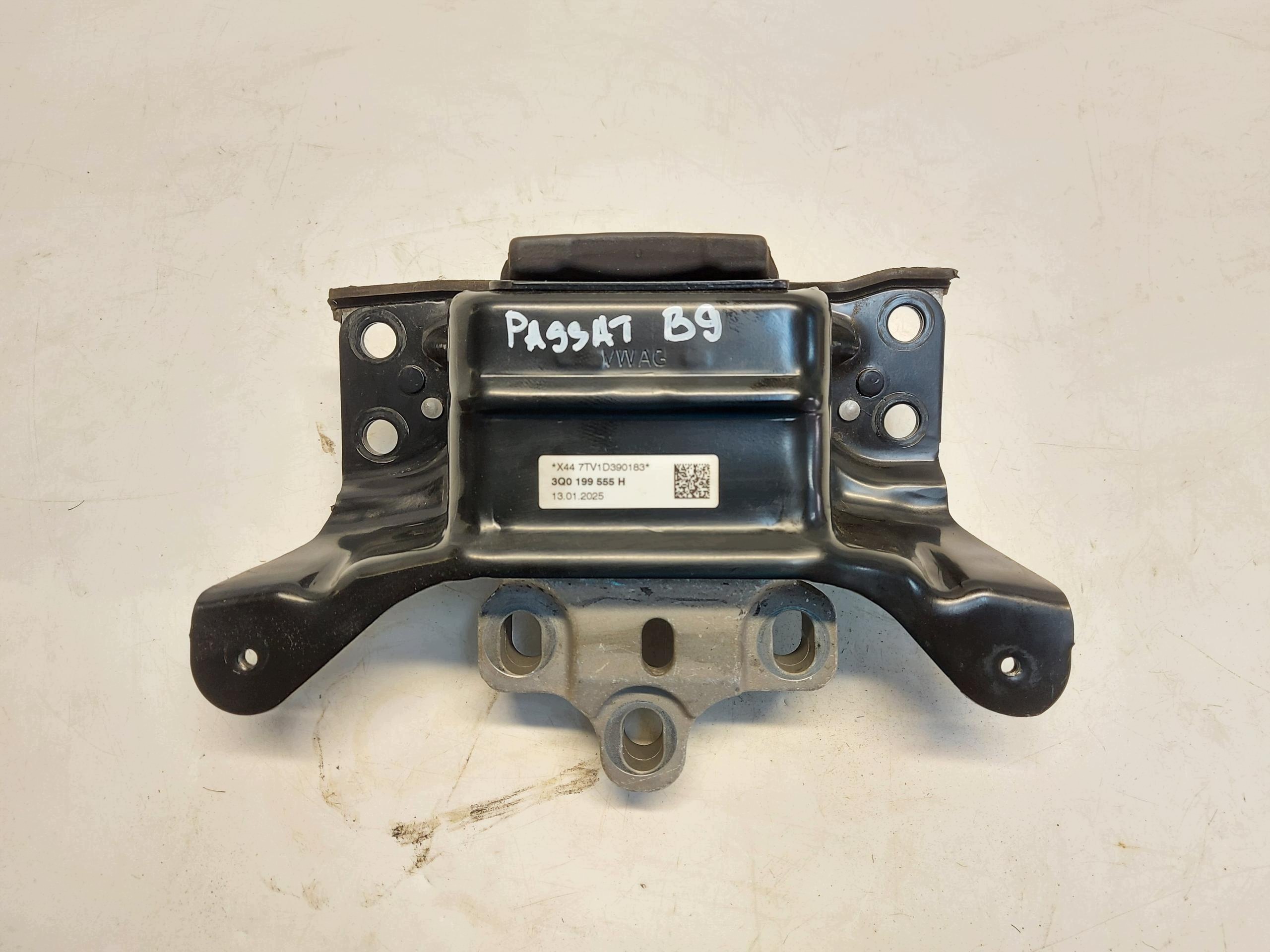 VW Passat R B9 3J0 Transmission Mount OEM 3q0199555h-jlk01