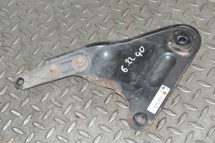 Oikea etukelkkojen kiinnike Jaguar F-PACE (X761) HK835A398BB 11544383