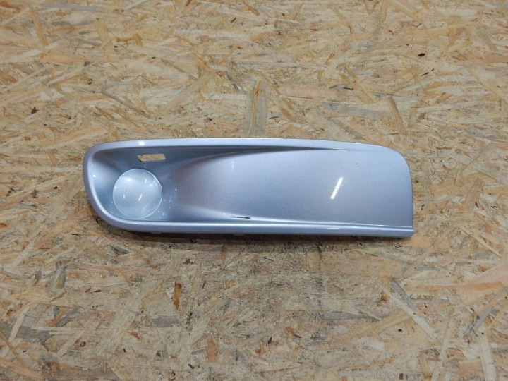 VW T5 Multivan grille trim bumper cover right halogen LA7W