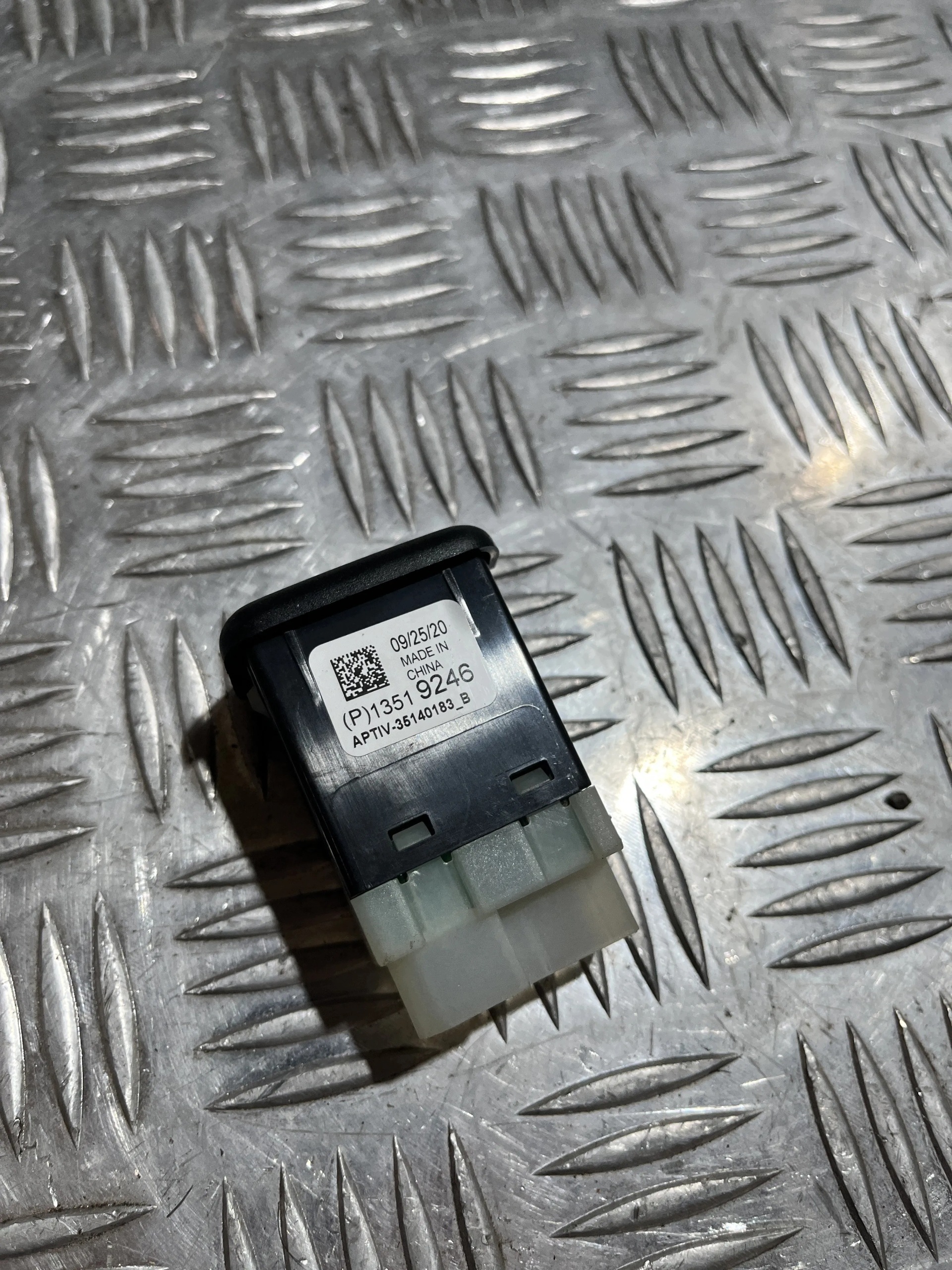 USB-portti Opel Crossland X 17- 13519246