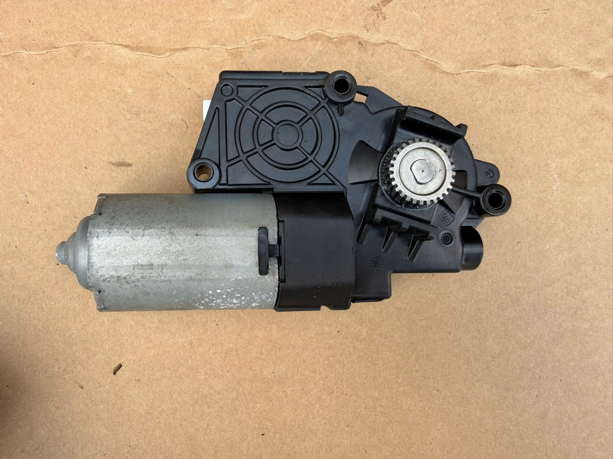 Motore del tetto apribile KIA Sorento III 55002077C image 3