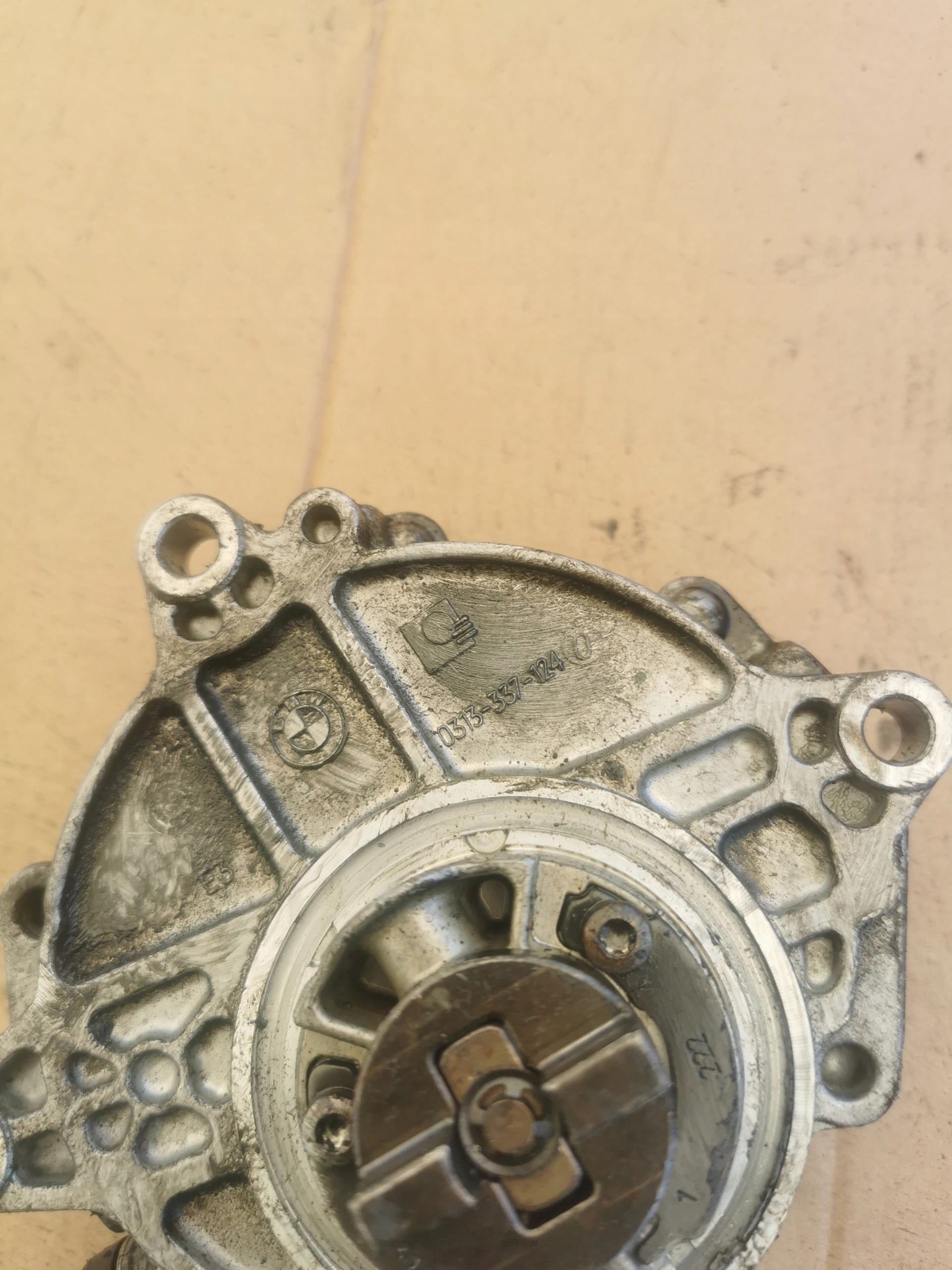 BMW E60 520i Pompe Vacum 0313-327-116 image 3