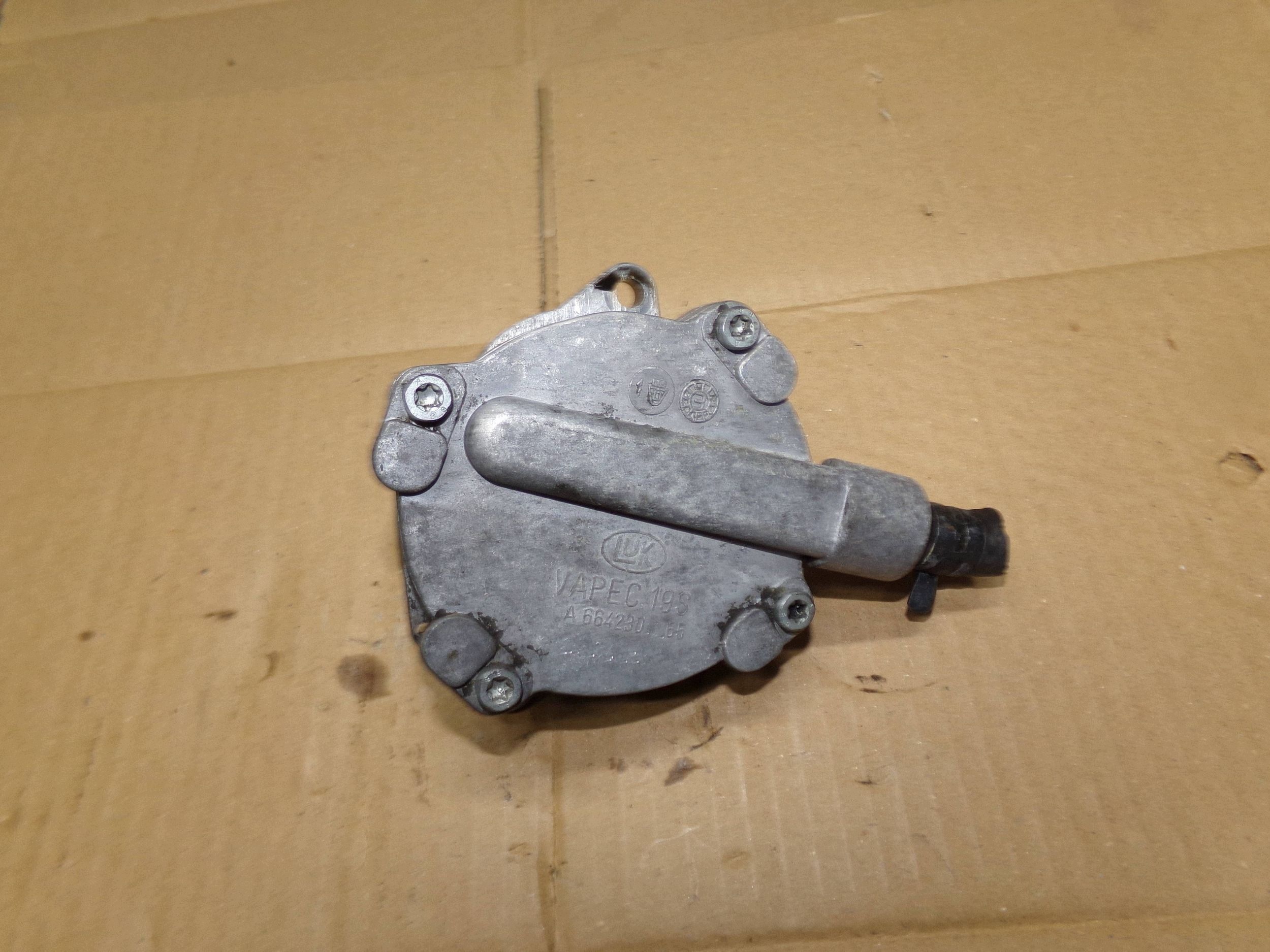 Pompe à vide Chrysler PT Cruiser 2.2 D 6642300165 image 2